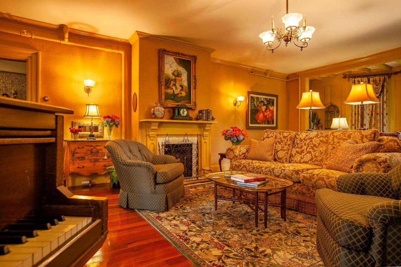 Ivy Bed & Breakfast 4*
