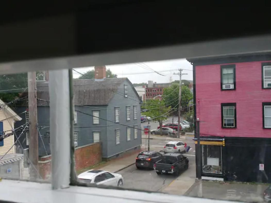 Tails Of Downtown
