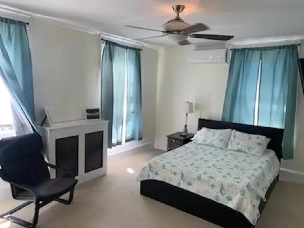 Tails Of Downtown Apartment