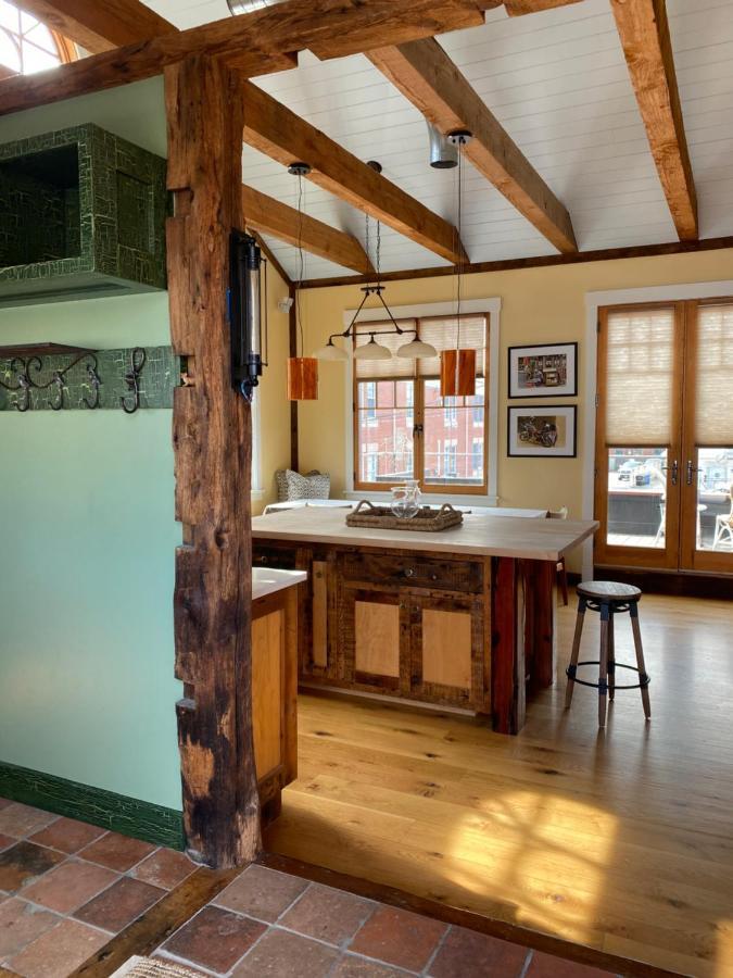 Hotel Magical Post And Beam Loft Downtown Newport! Newport