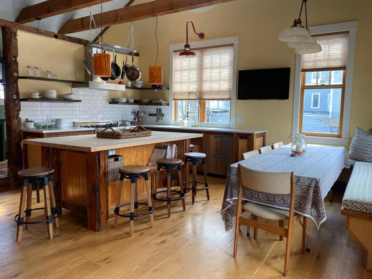 Magical Post And Beam Loft Downtown Newport! Hotel *
