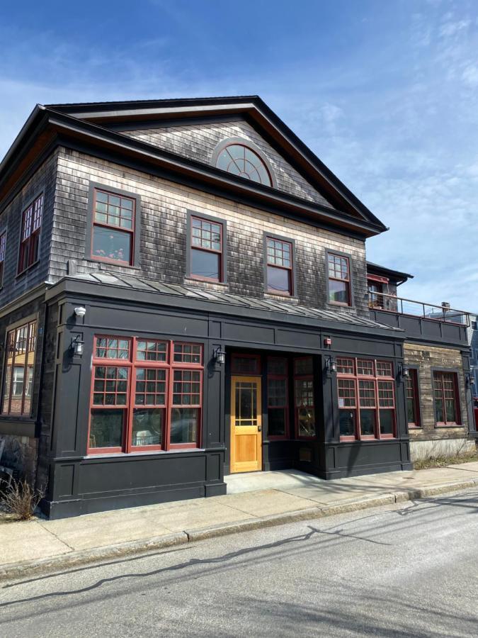 Magical Post And Beam Loft Downtown Newport! * Newport