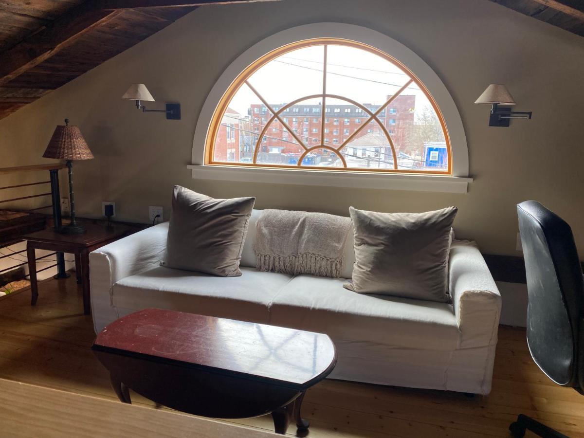 Hotel Magical Post And Beam Loft Downtown Newport!