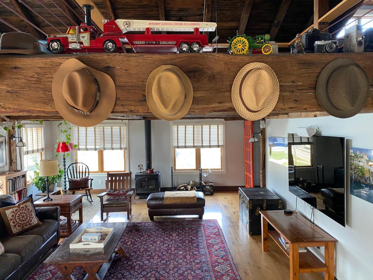 Magical Post And Beam Loft Downtown Newport!