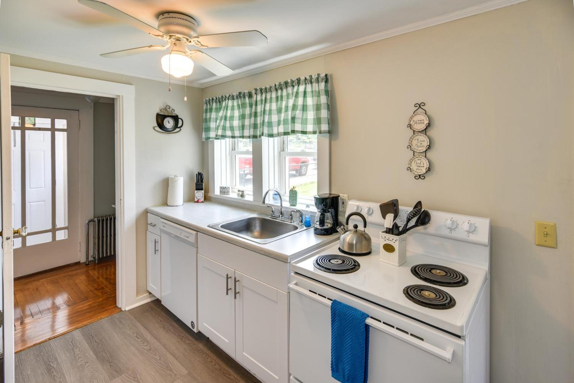 Holiday home House Less Than 3 Mi To Beaches And Bowens Wharf! *