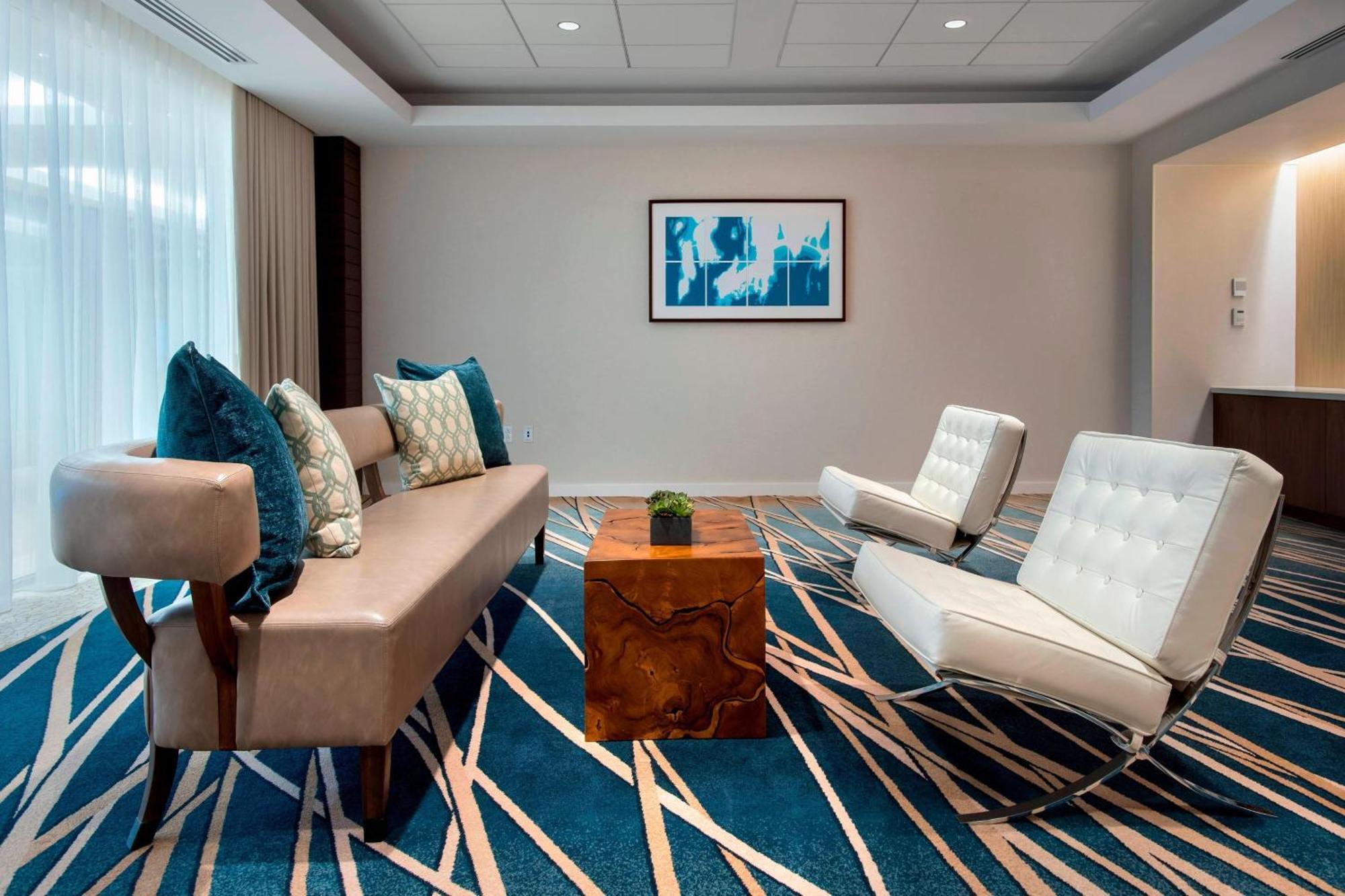 Marriott & Hotel Newport