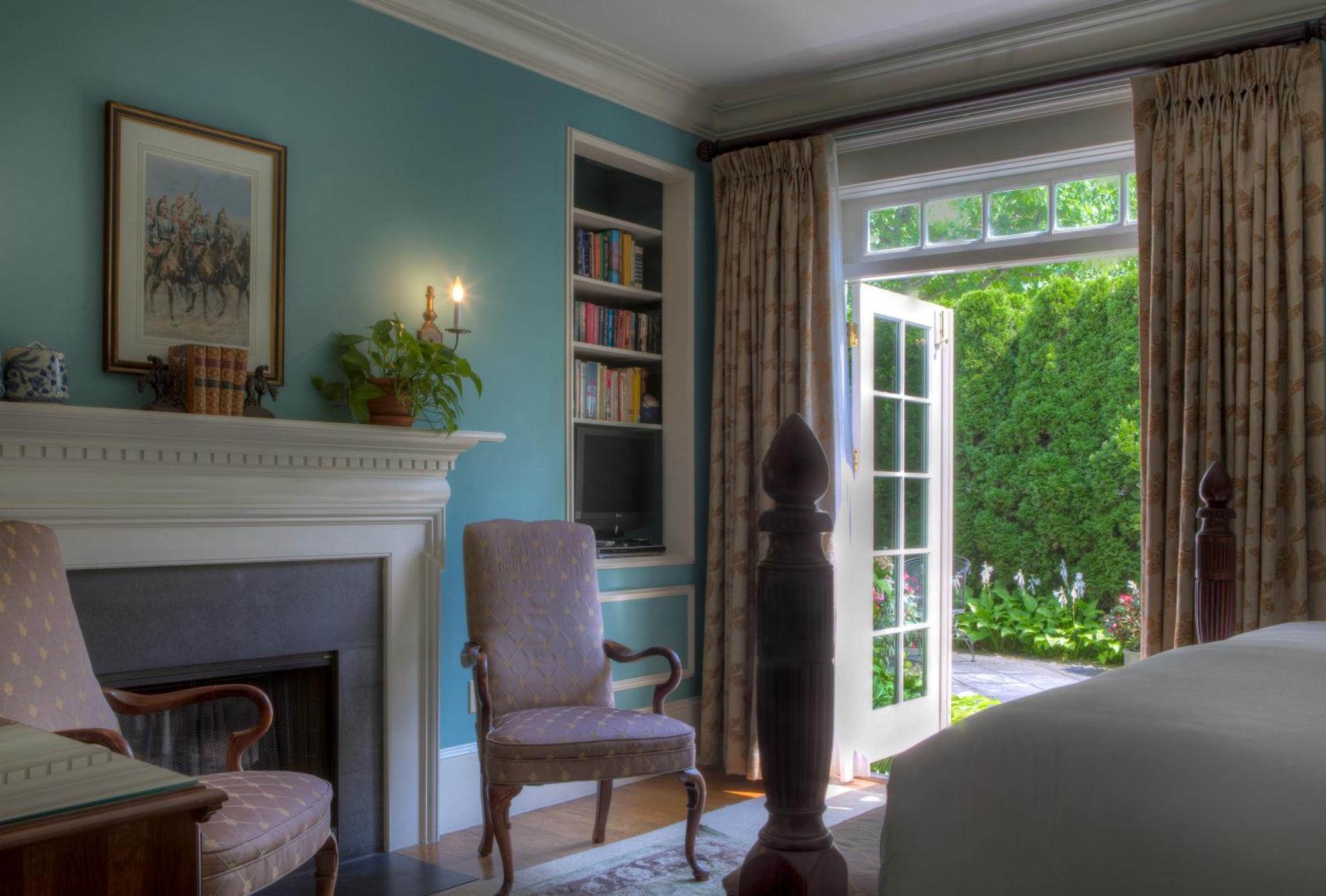 Francis Malbone House Bed & Breakfast 4*