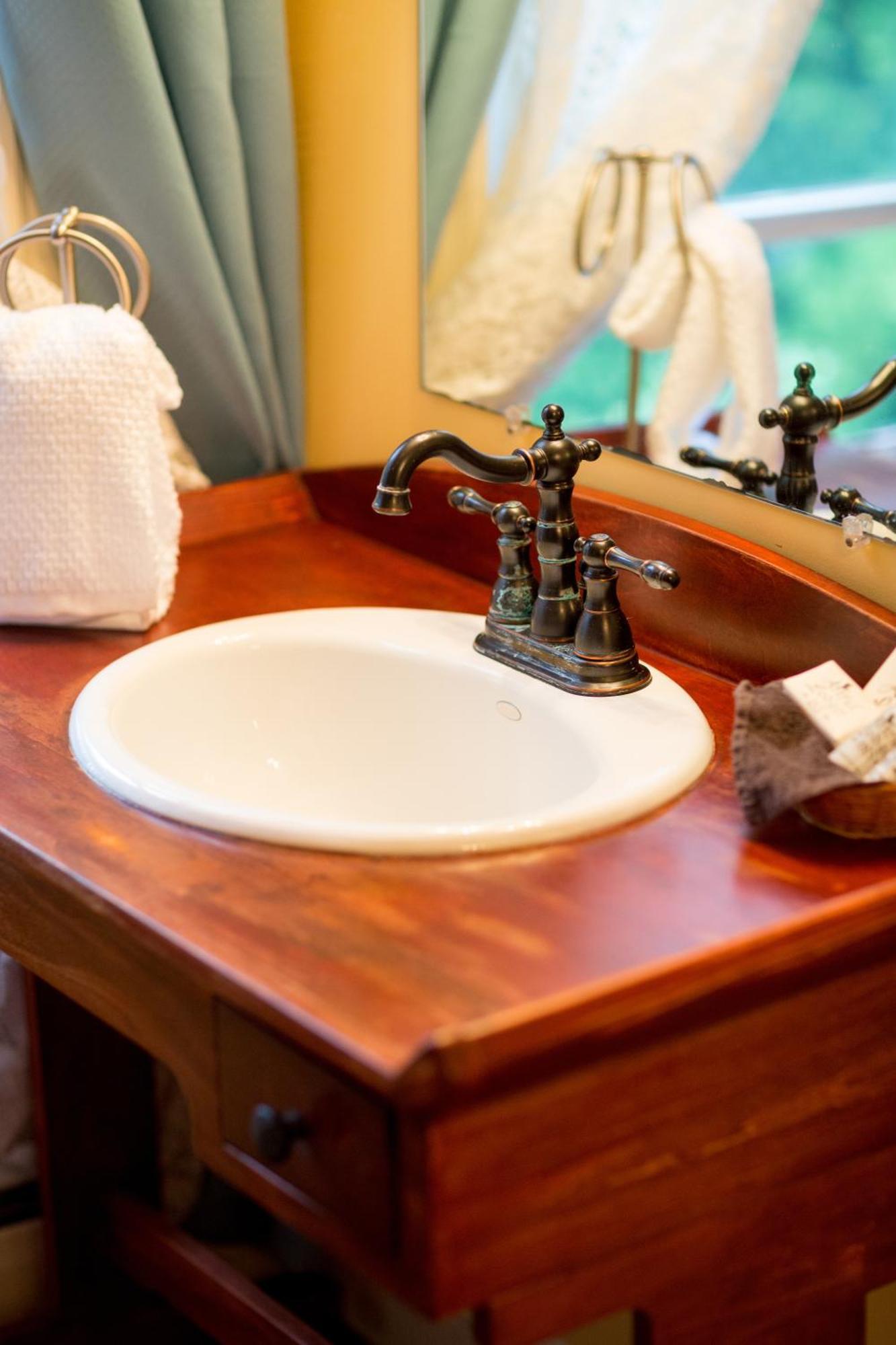 Artful Bed & Breakfast Newport