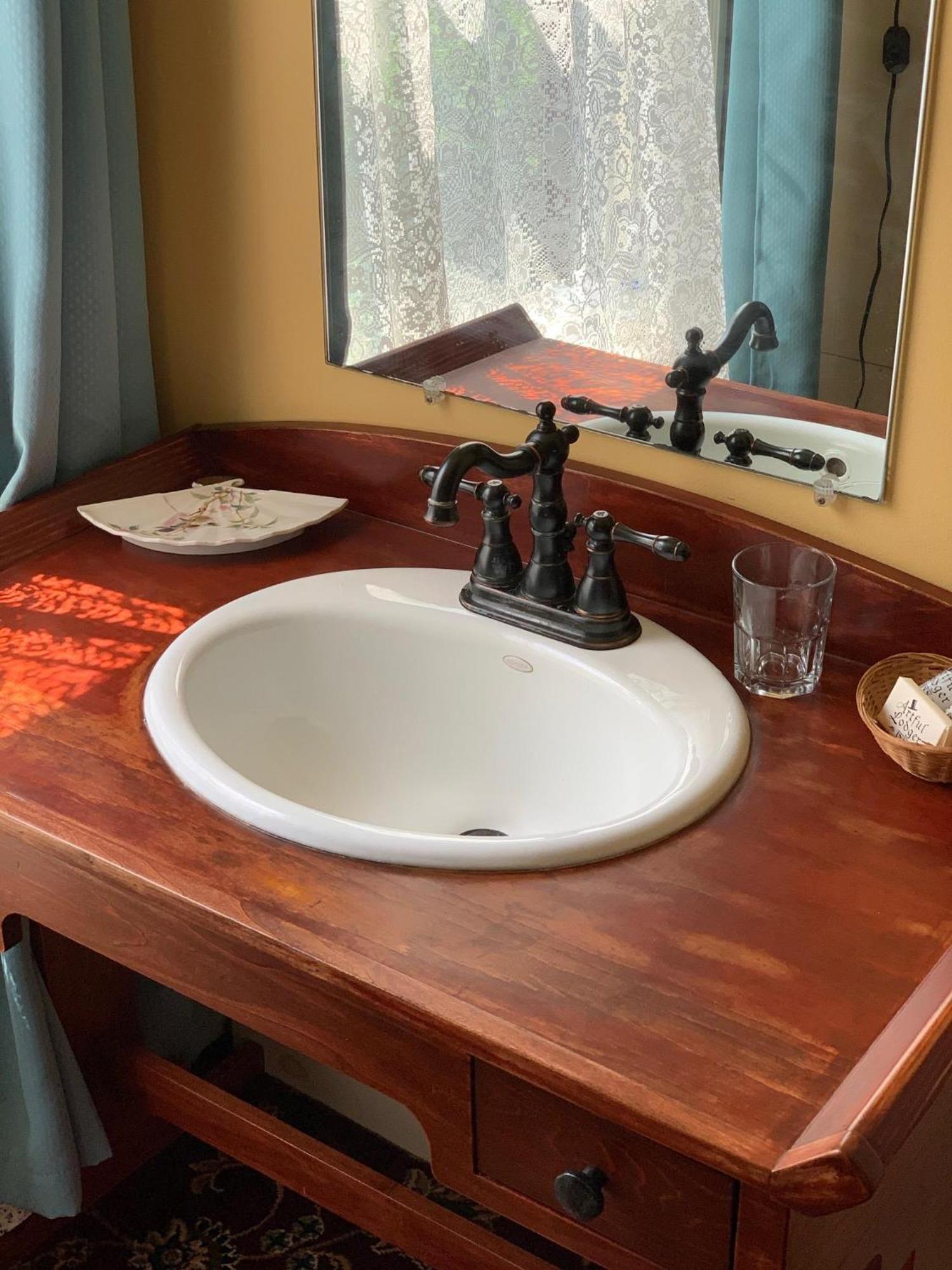 Artful Bed & Breakfast Newport