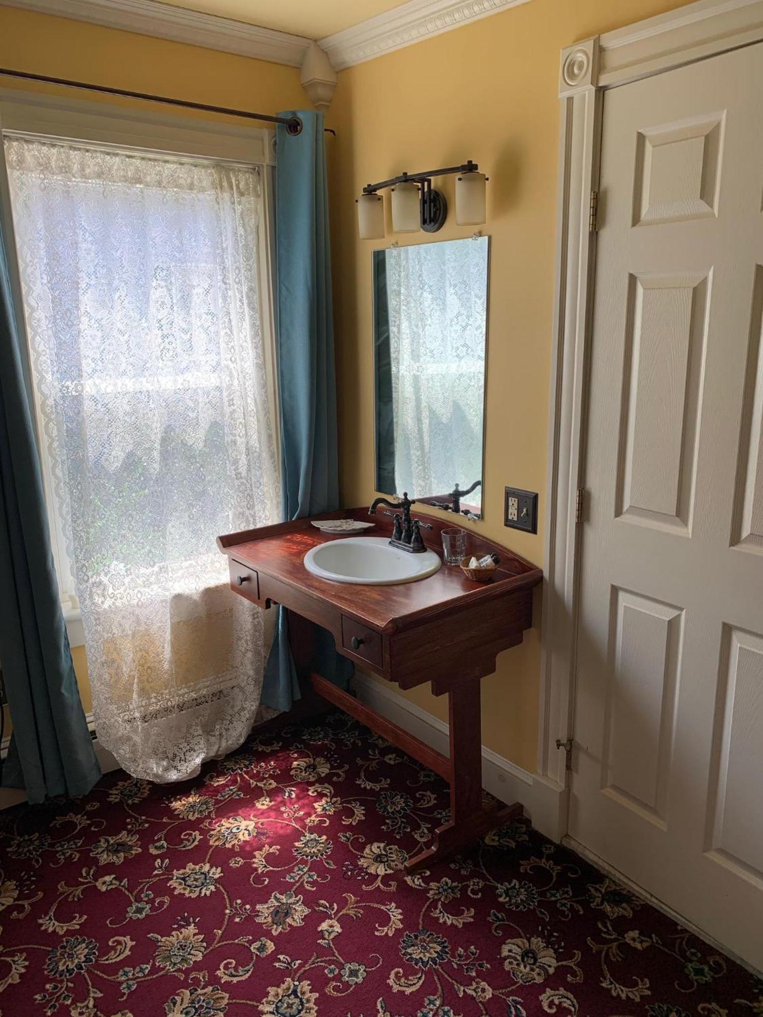 Artful 5* Newport