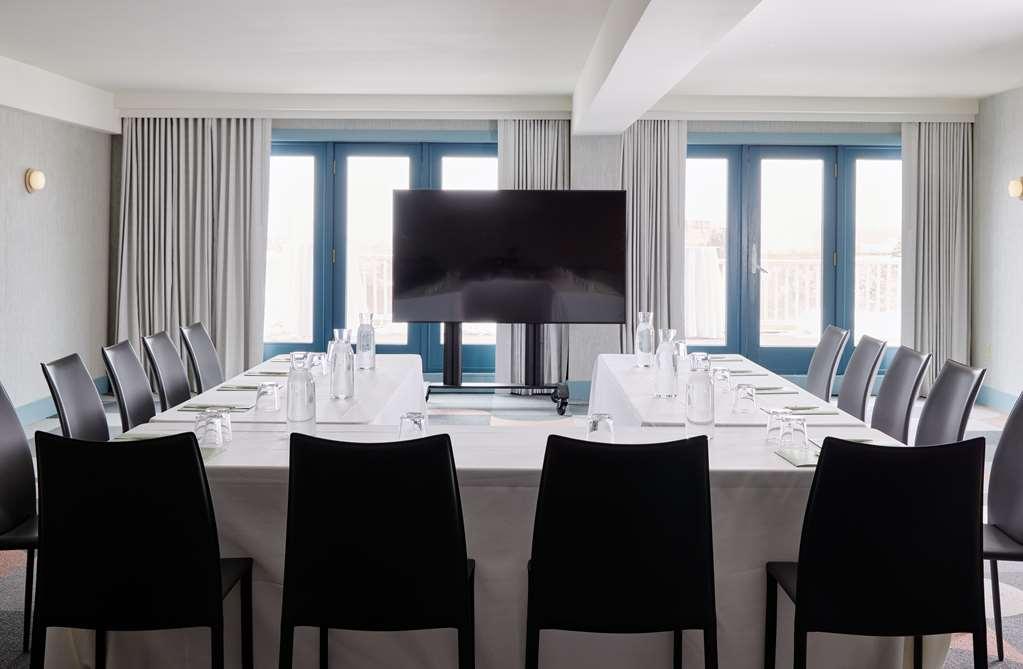 Wayfinder Hotel 4*