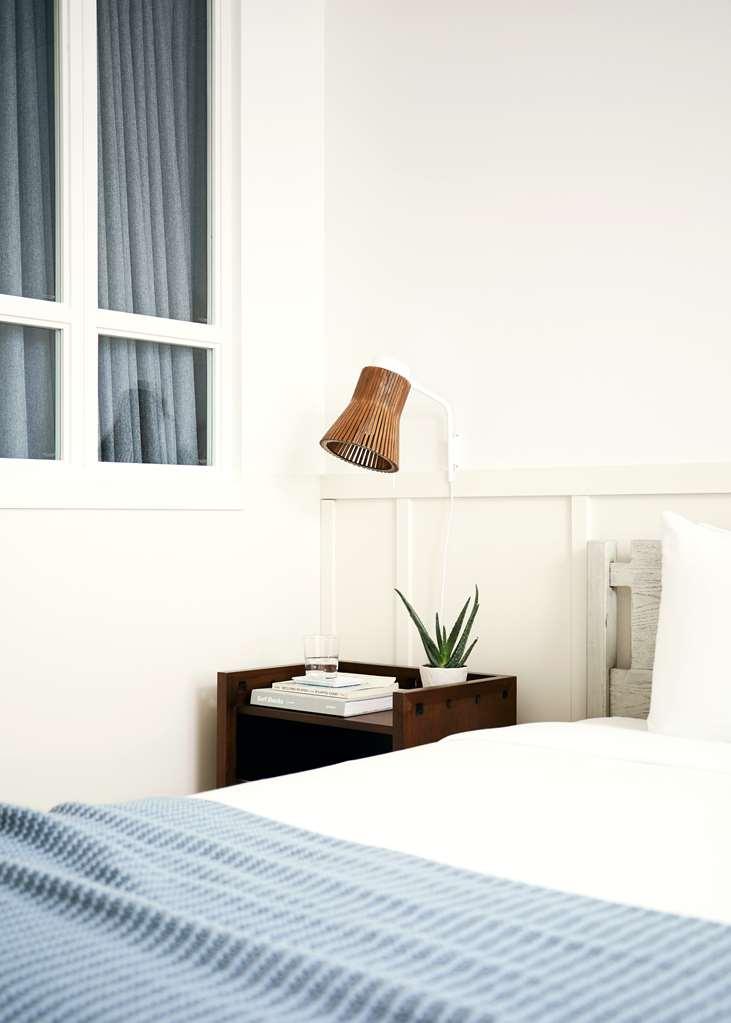 Wayfinder Hotel