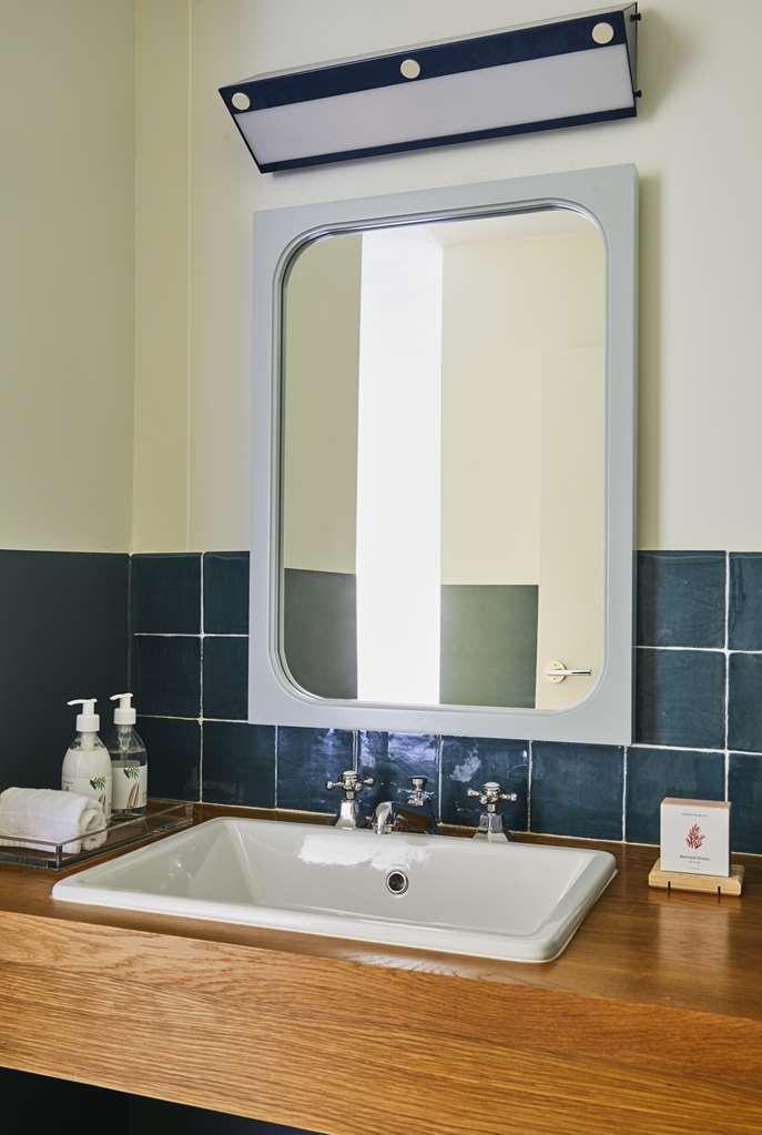 Wayfinder Hotel 4*
