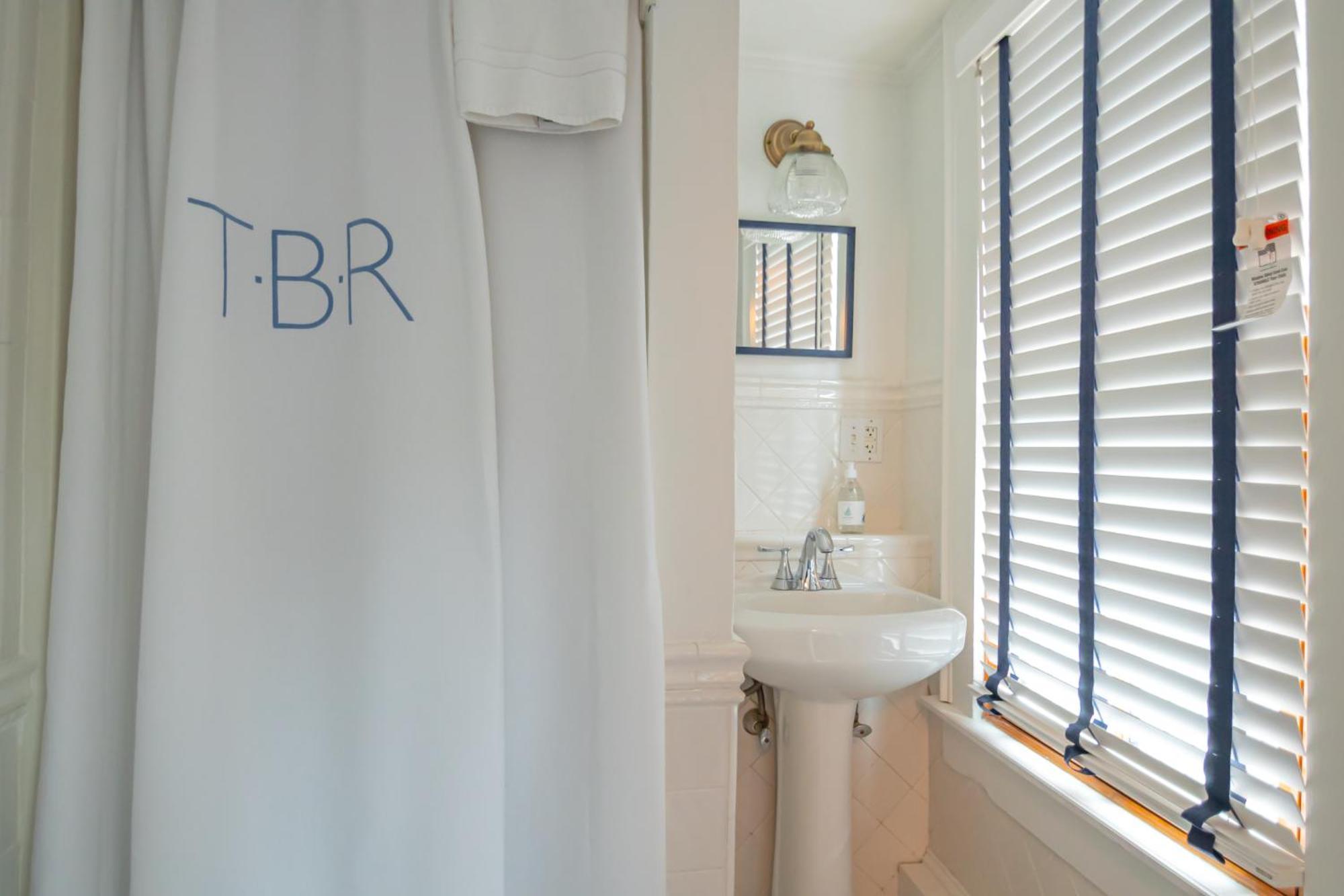 The Burbank Rose Bed & Breakfast 3*