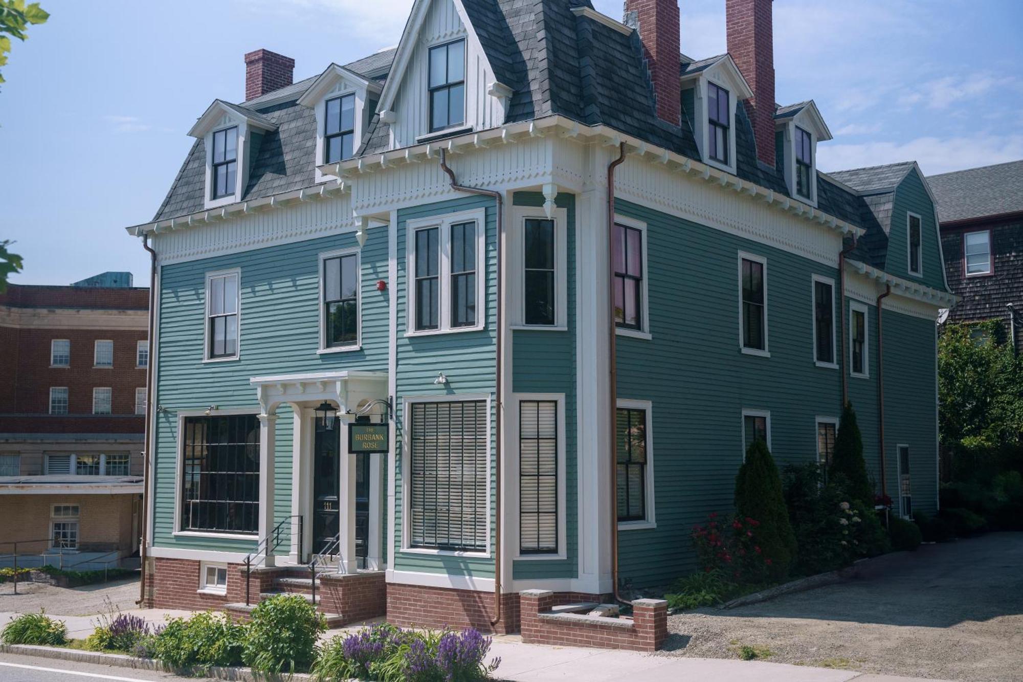 The Burbank Rose Bed & Breakfast 3*
