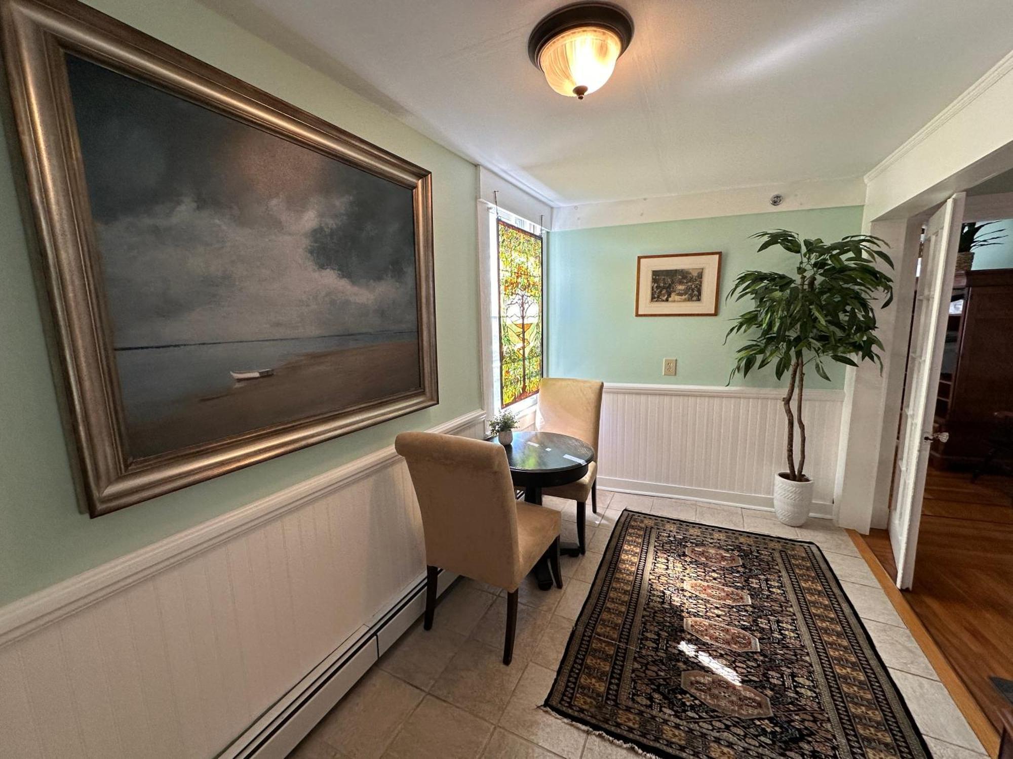Entire Historic 5 Bed 5 Bath Sleeps 17 Hotel