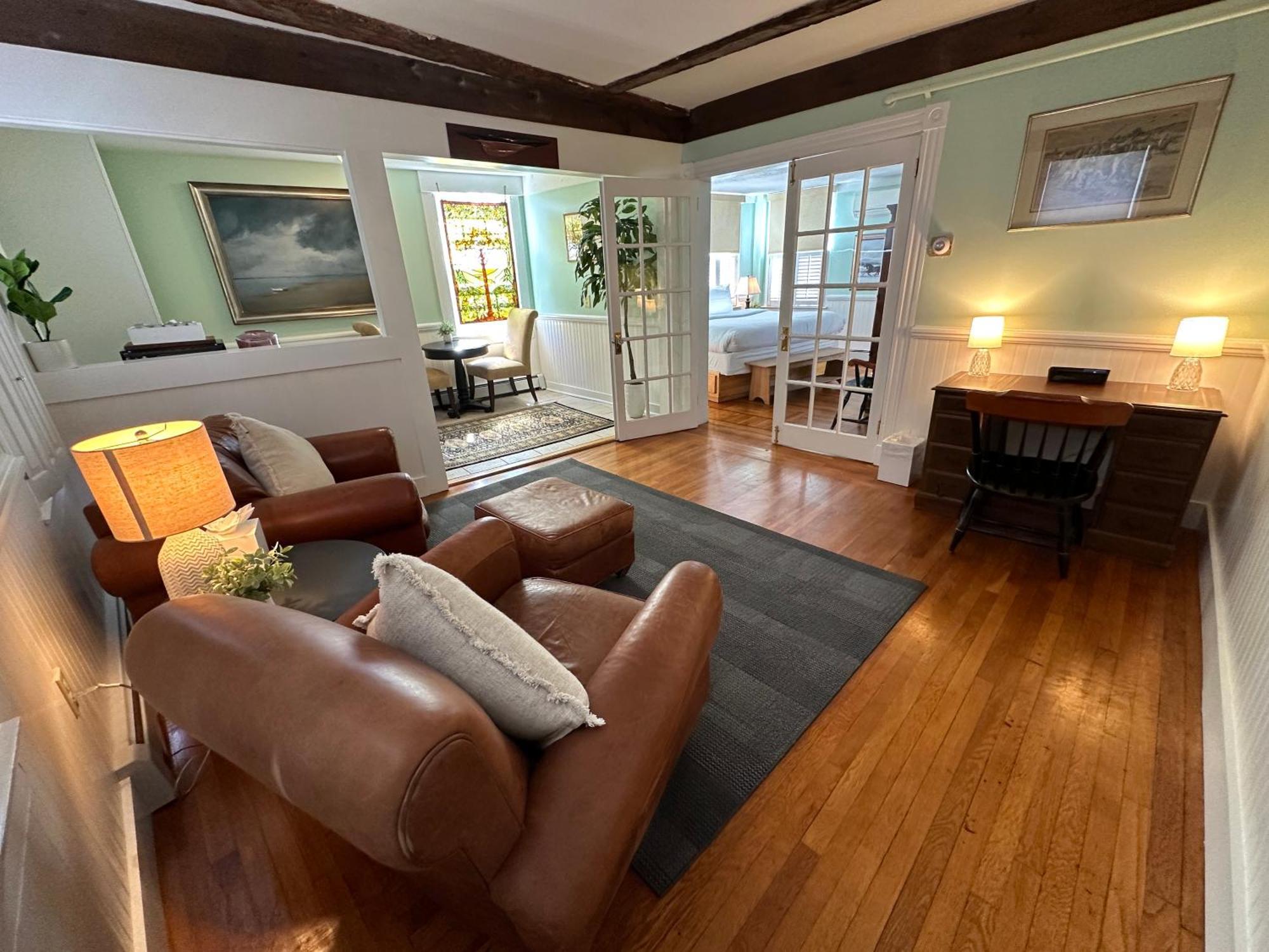 Hotel Entire Historic 5 Bed 5 Bath Sleeps 17 3*