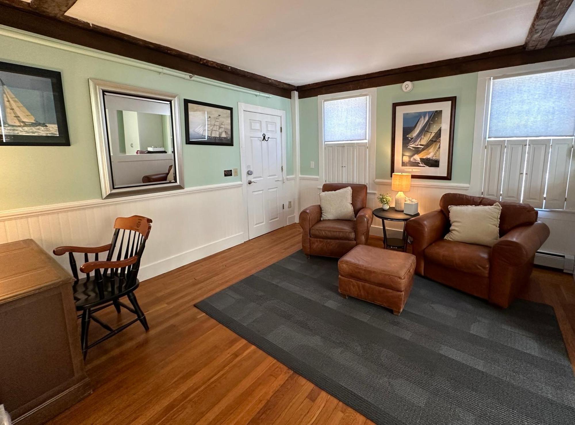 Entire Historic 5 Bed 5 Bath Sleeps 17