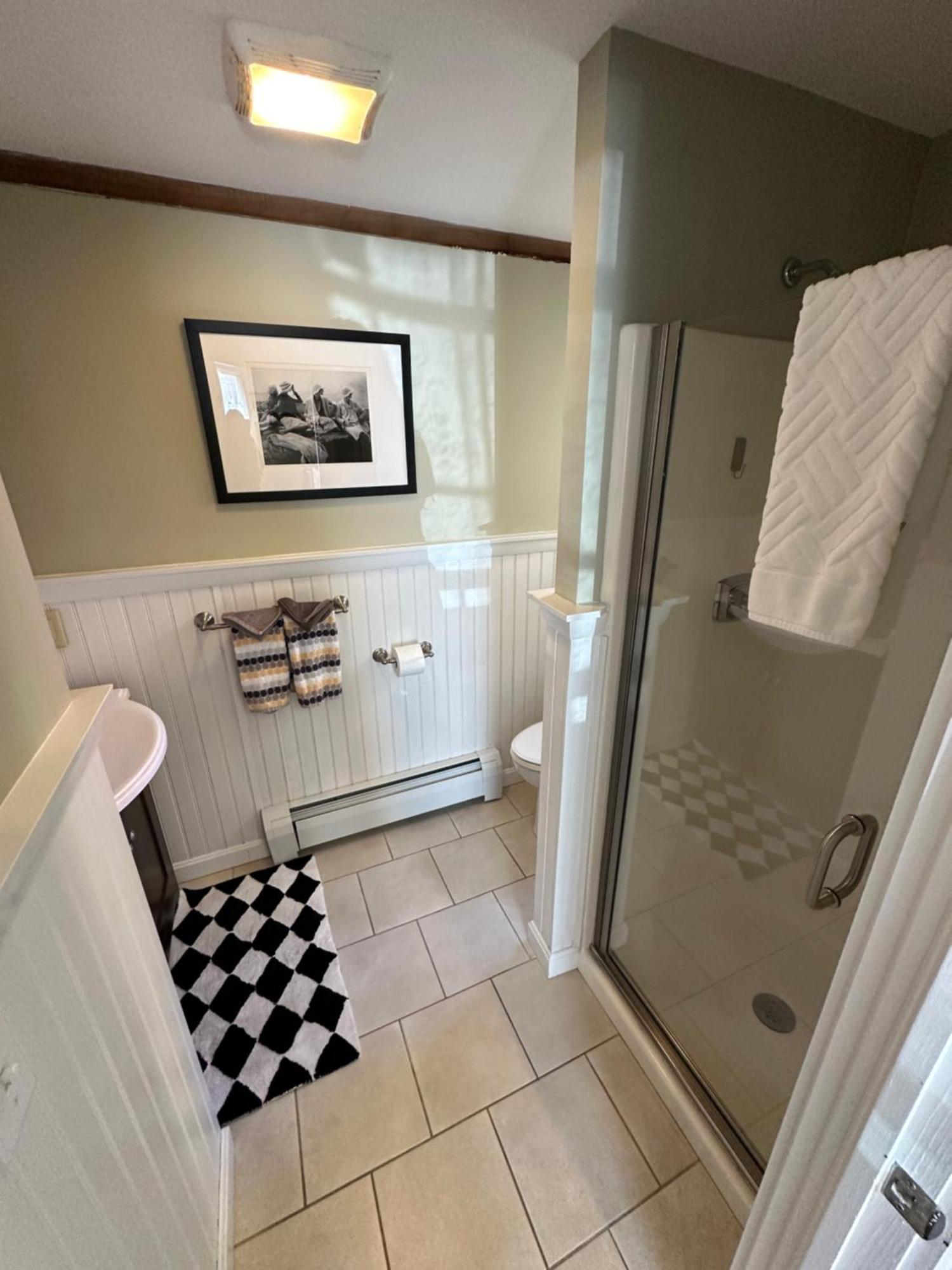 Entire Historic 5 Bed 5 Bath Sleeps 17 Hotel