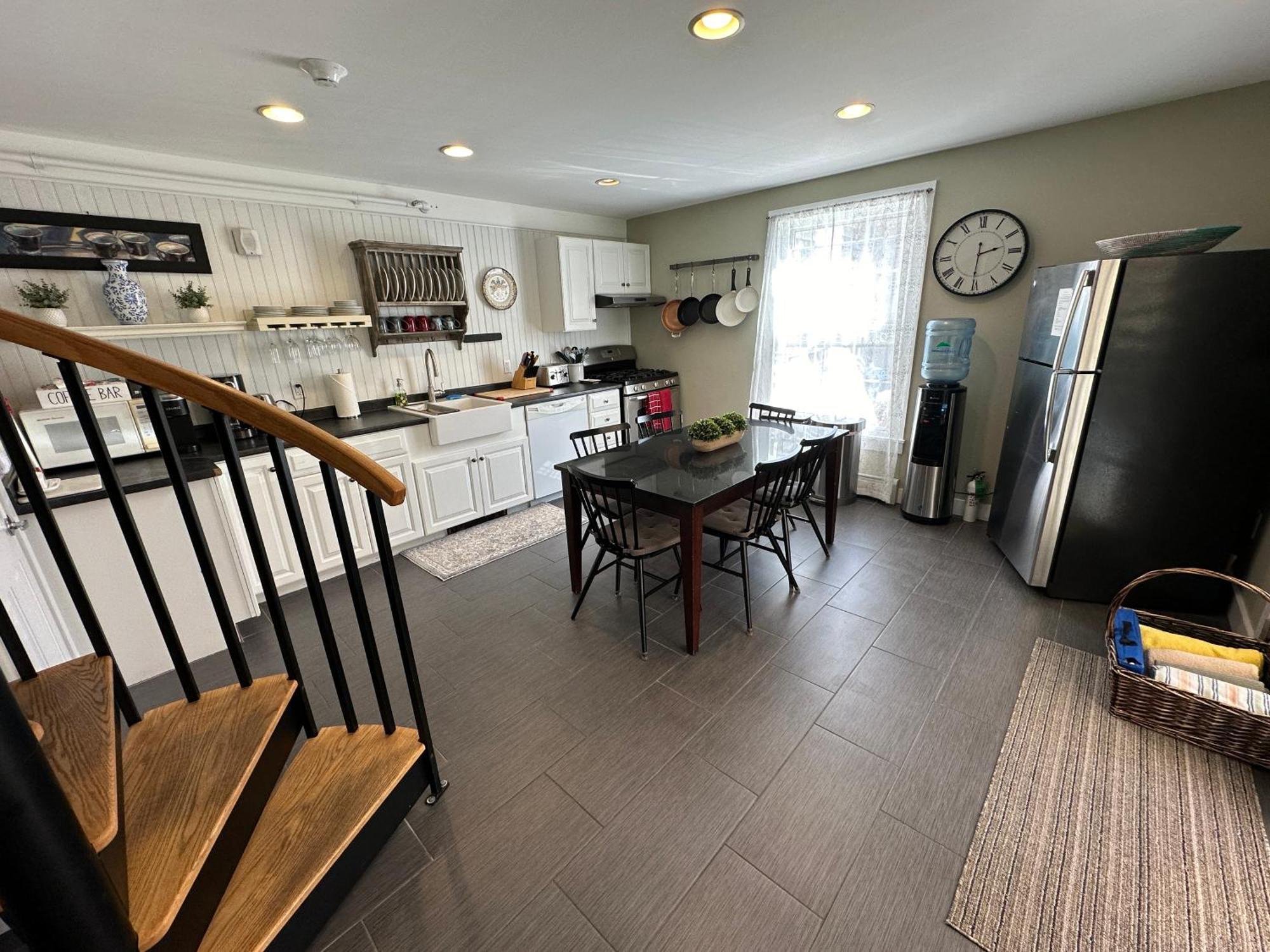 Entire Historic 5 Bed 5 Bath Sleeps 17 Hotel Newport