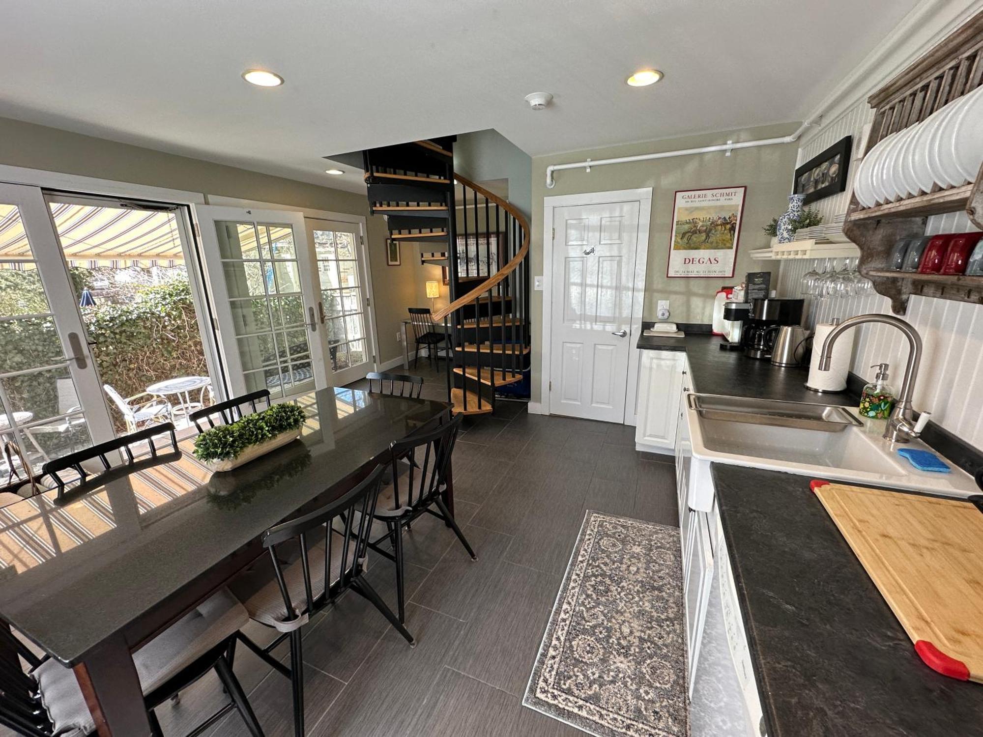 Hotel Entire Historic 5 Bed 5 Bath Sleeps 17 Newport