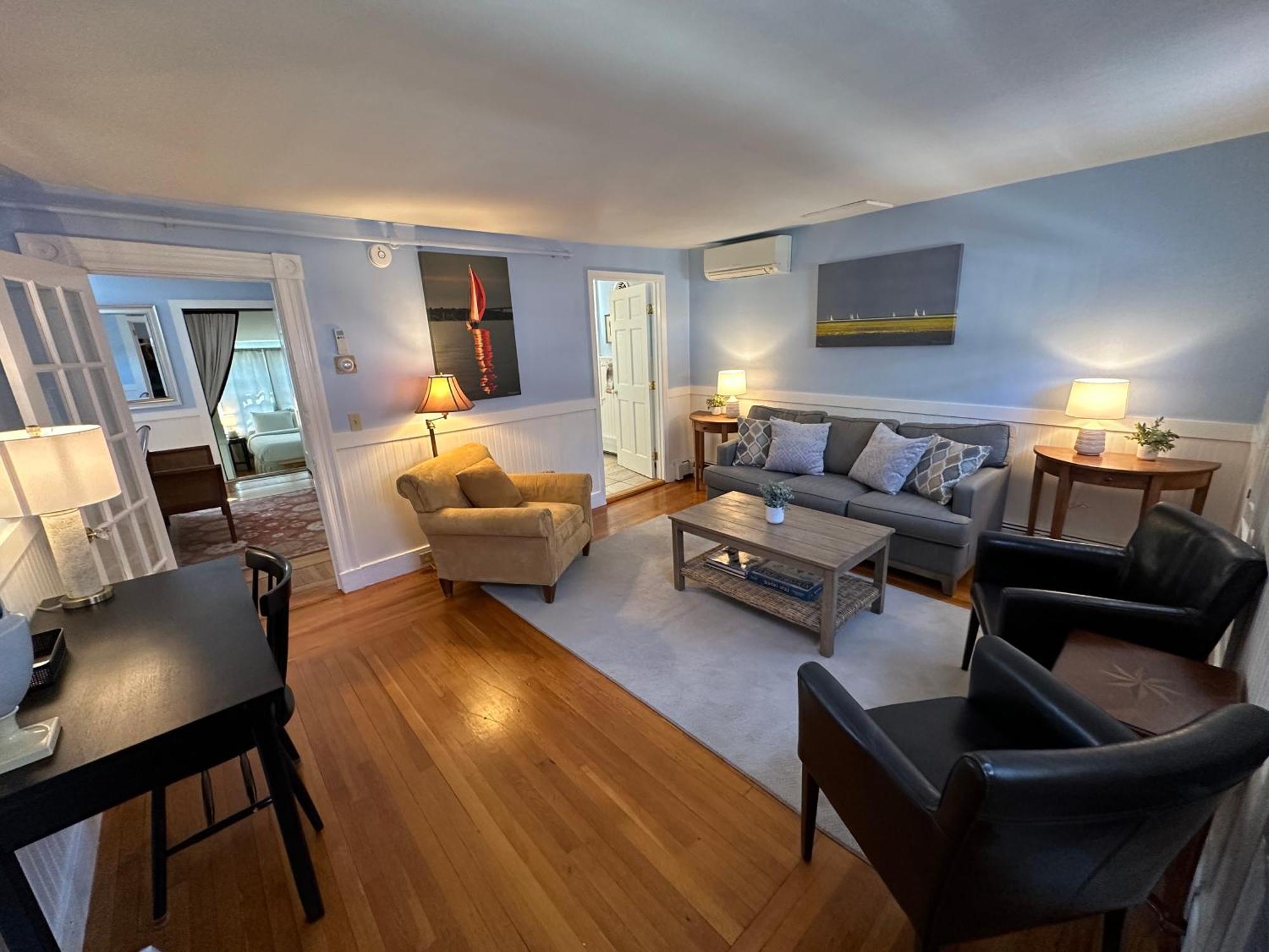 Entire Historic 5 Bed 5 Bath Sleeps 17
