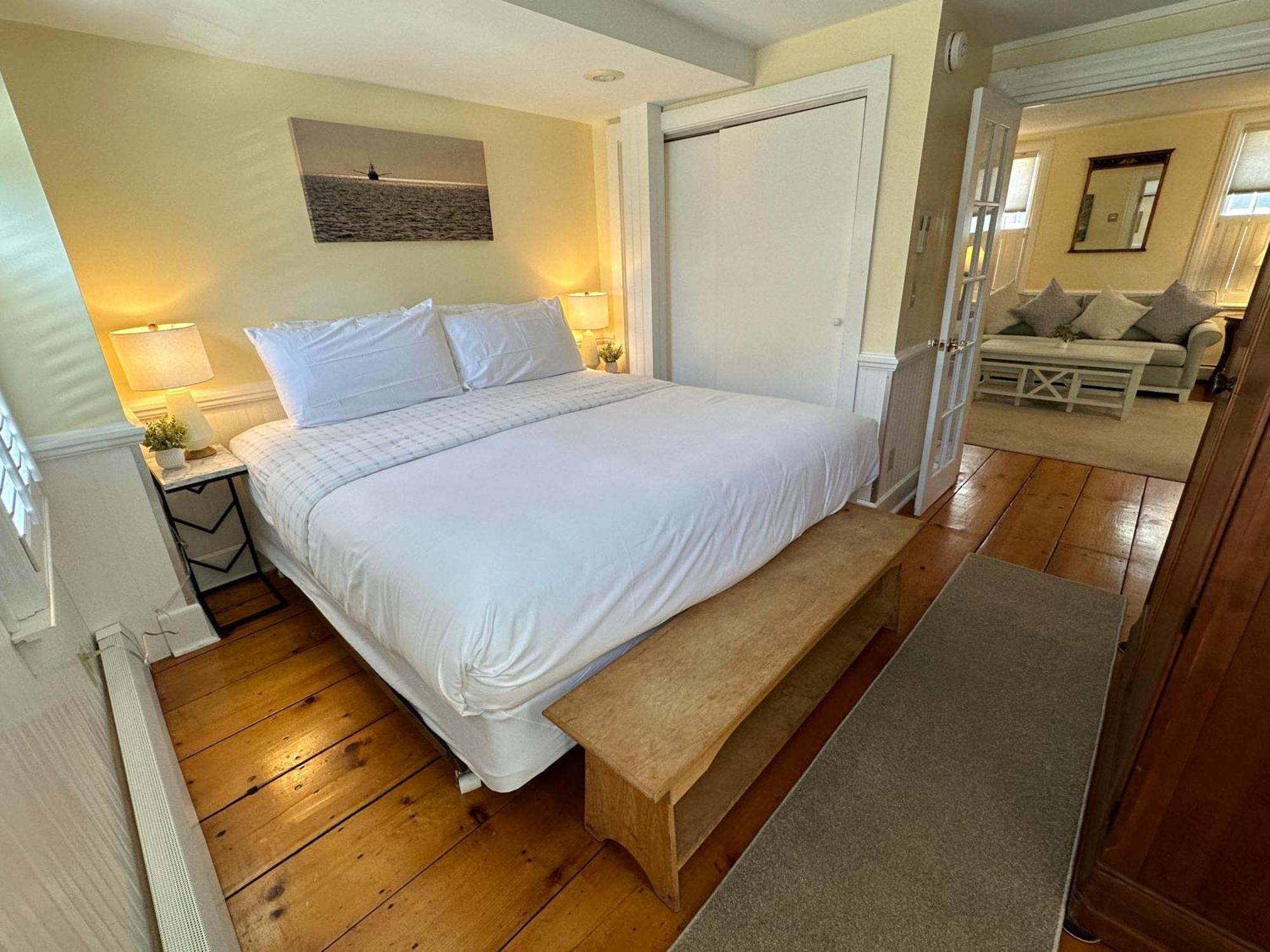 Entire Historic 5 Bed 5 Bath Sleeps 17 Hotel Newport