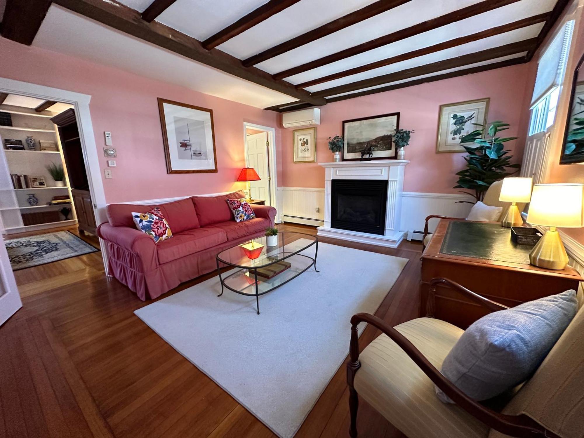 Entire Historic 5 Bed 5 Bath Sleeps 17 3*
