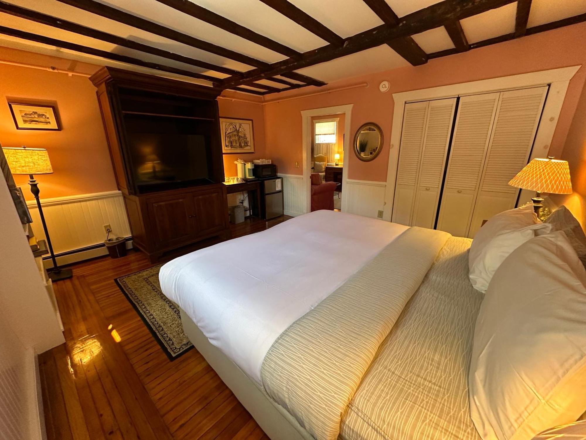 Entire Historic 5 Bed 5 Bath Sleeps 17 Newport