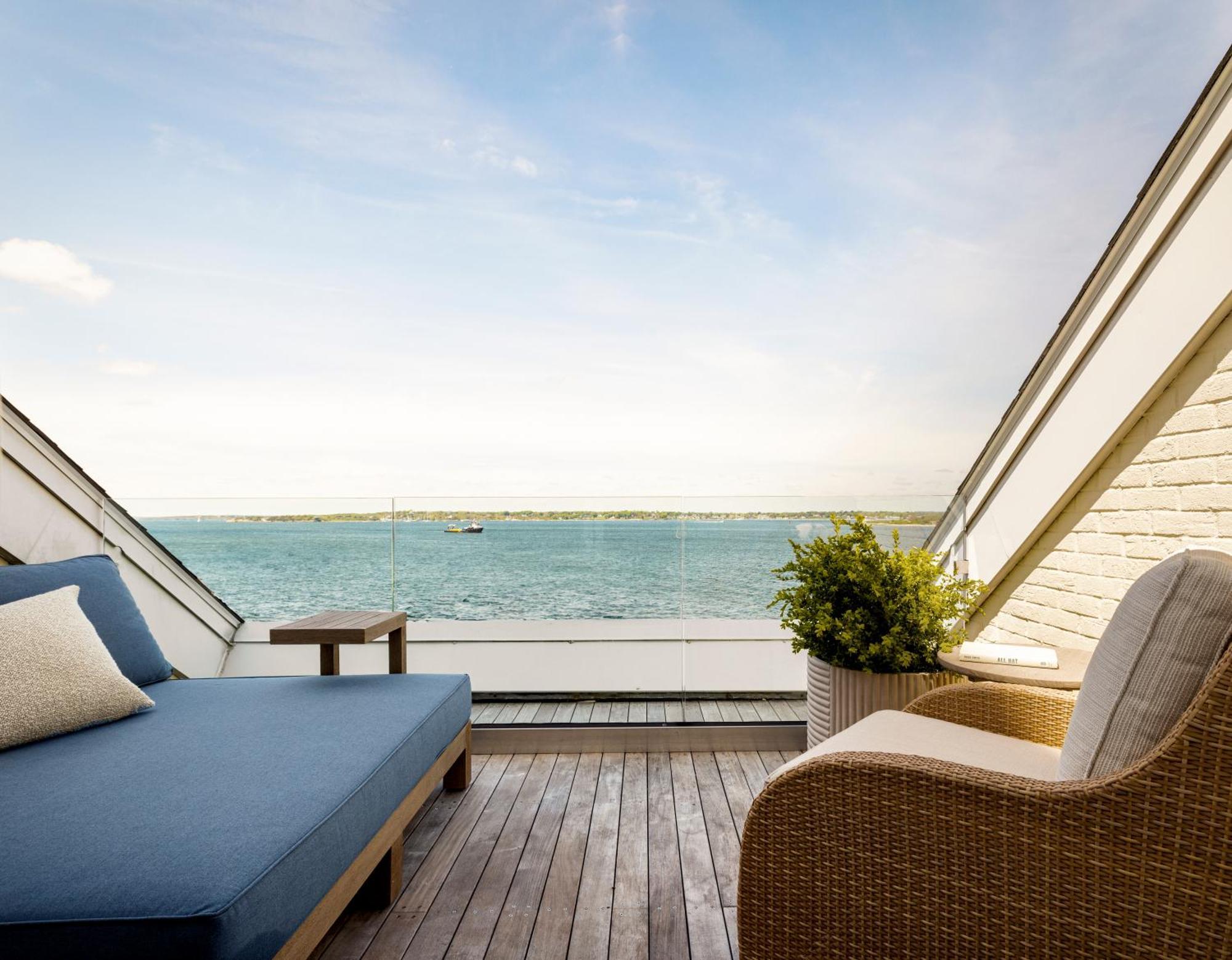 Hotel Harbor Island