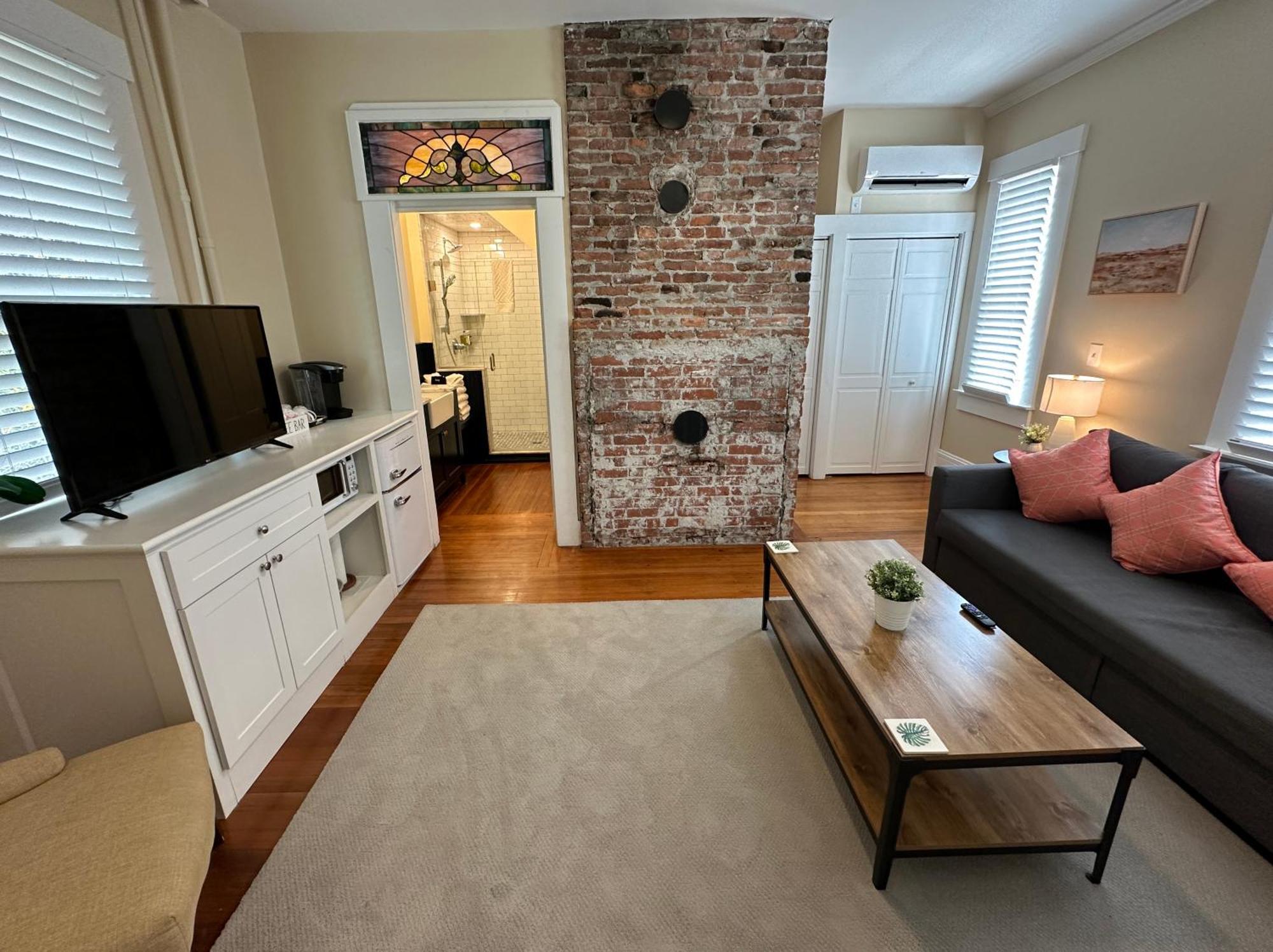 Entire Charming Victorian Downtown Hotel Newport