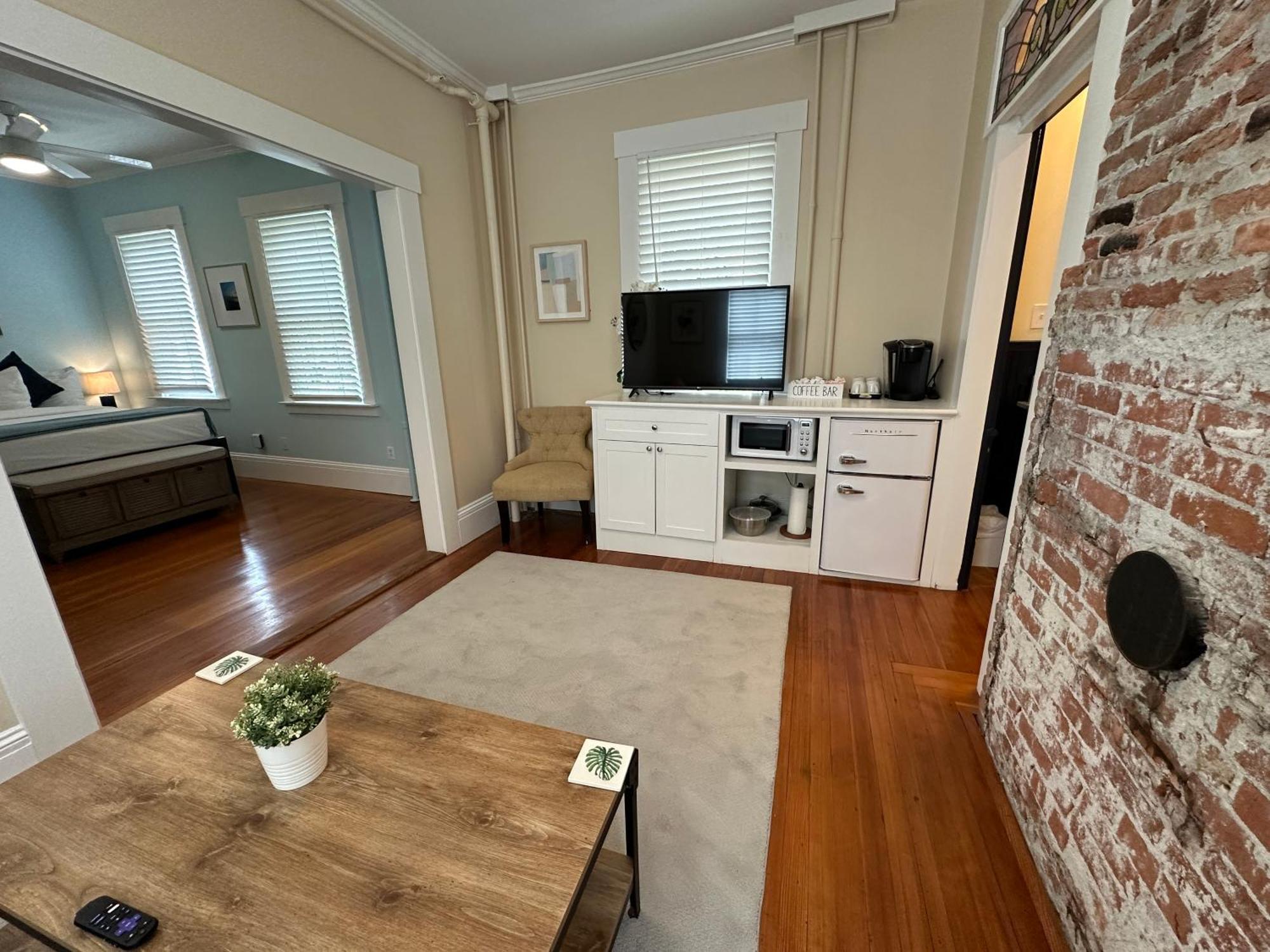 Entire Charming Victorian Downtown Newport