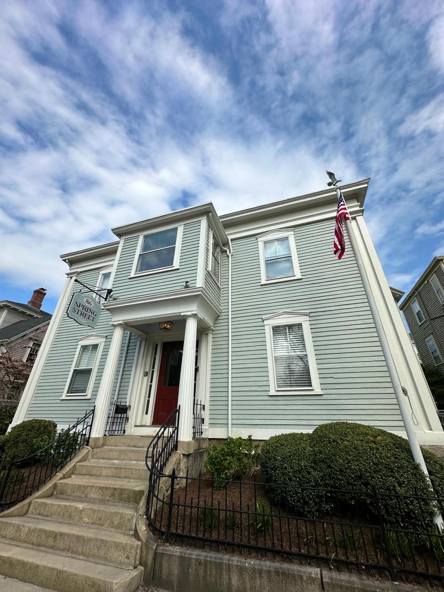 Entire Charming Victorian Downtown * Newport