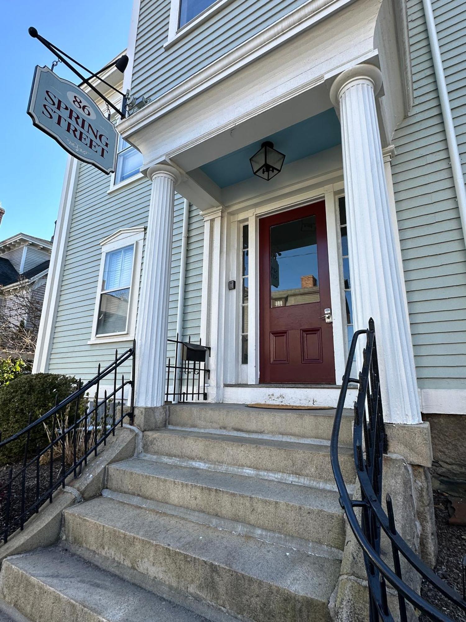 Entire Charming Victorian Downtown Hotel *
