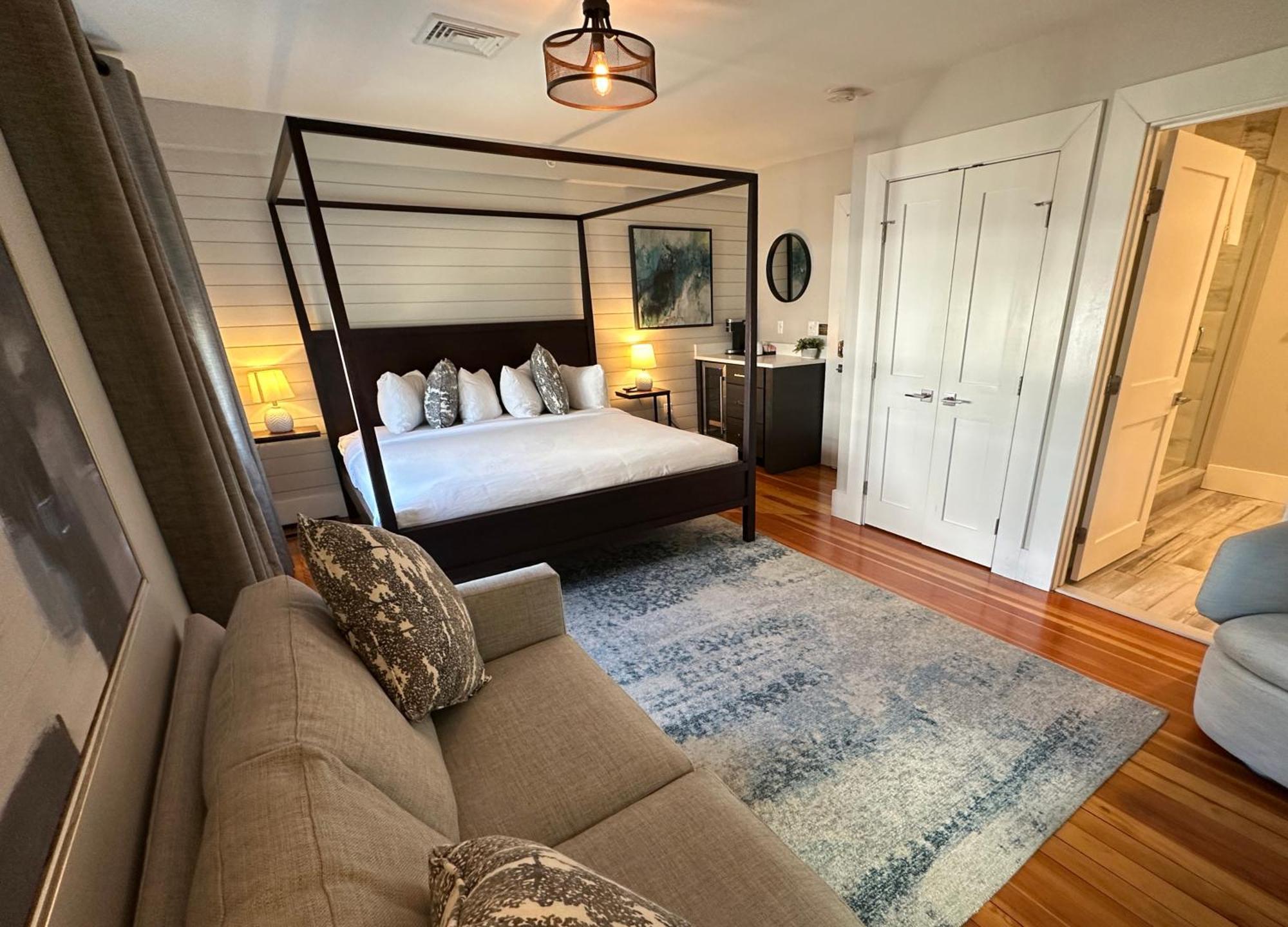 Entire Modern 7 Unit 7 Bath Boutique *