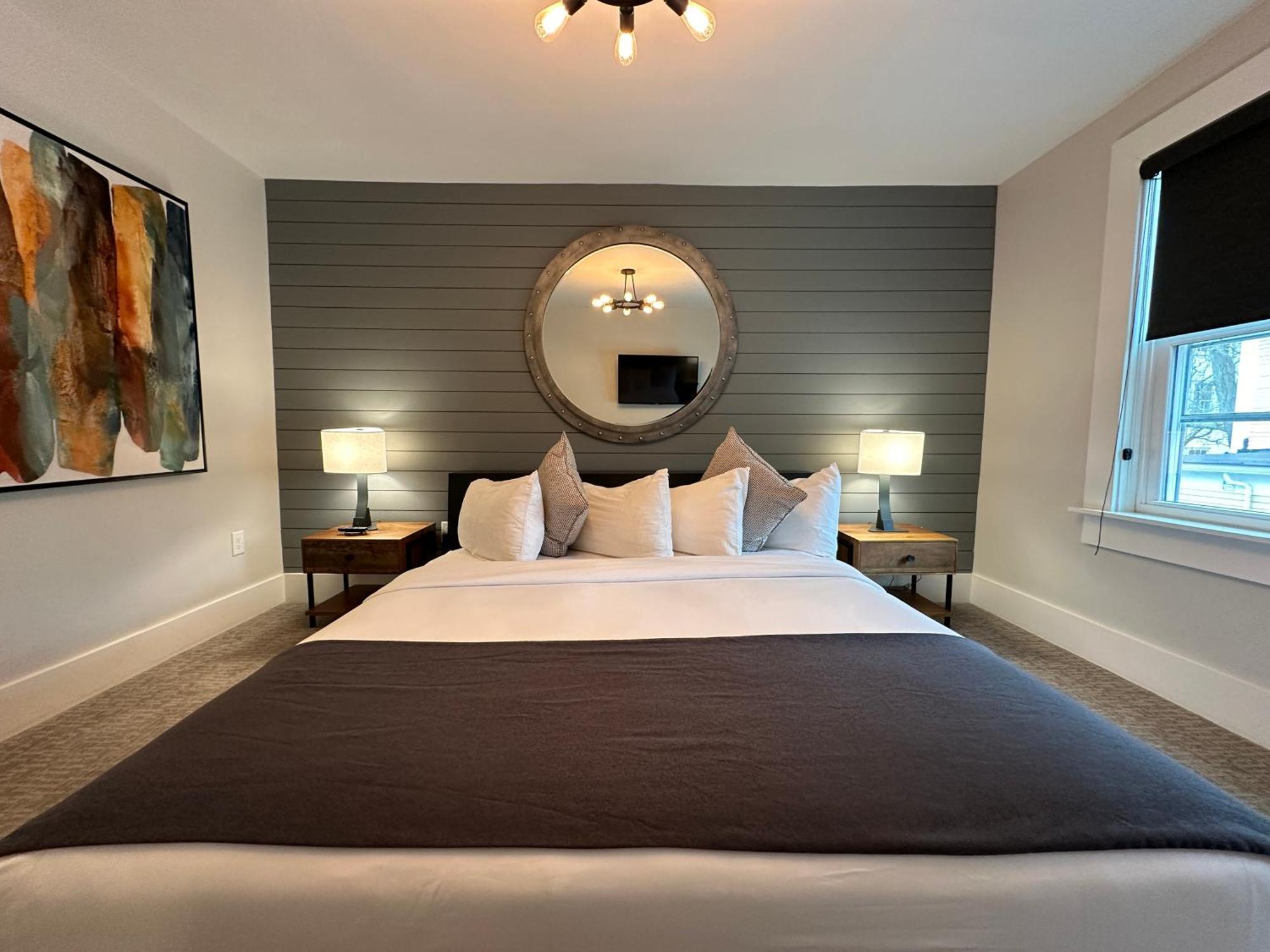 Entire Modern 7 Unit 7 Bath Boutique *