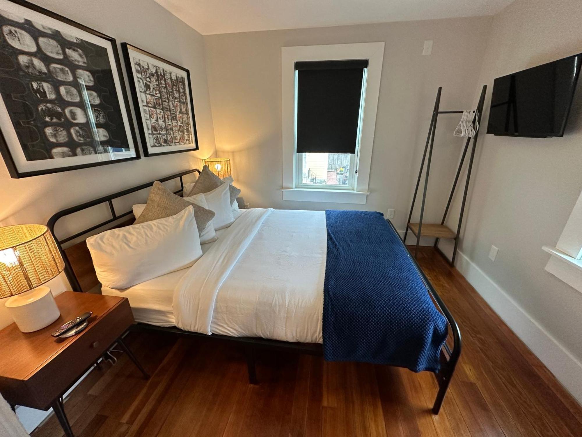 Entire Modern 7 Unit 7 Bath Boutique