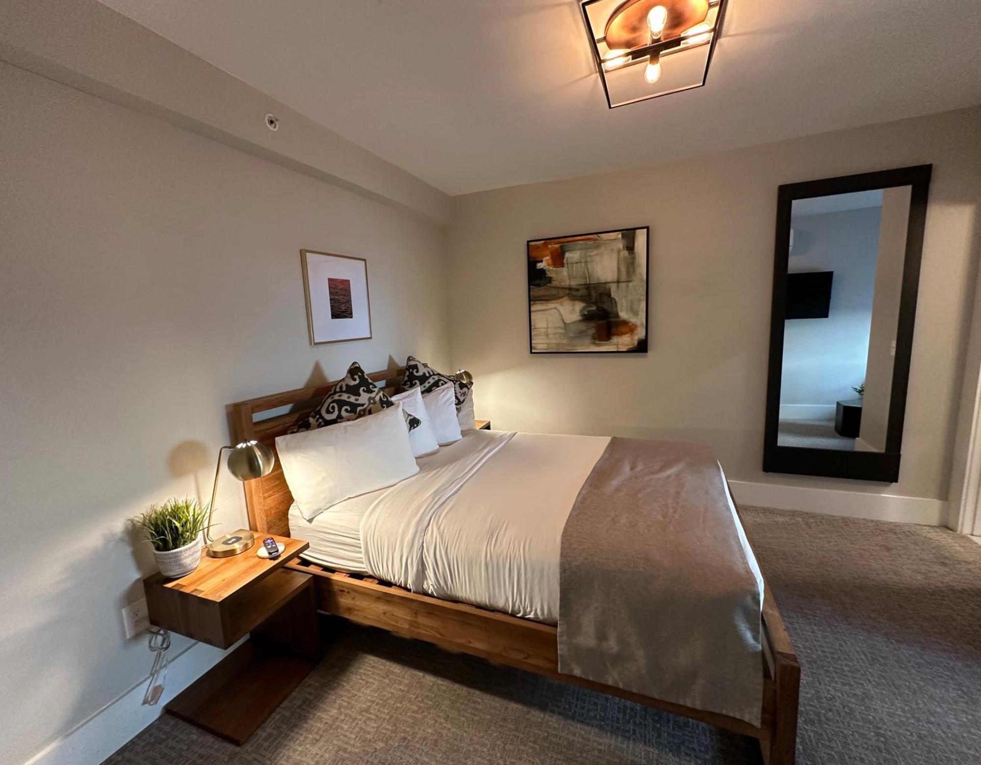 Entire Modern 7 Unit 7 Bath Boutique *