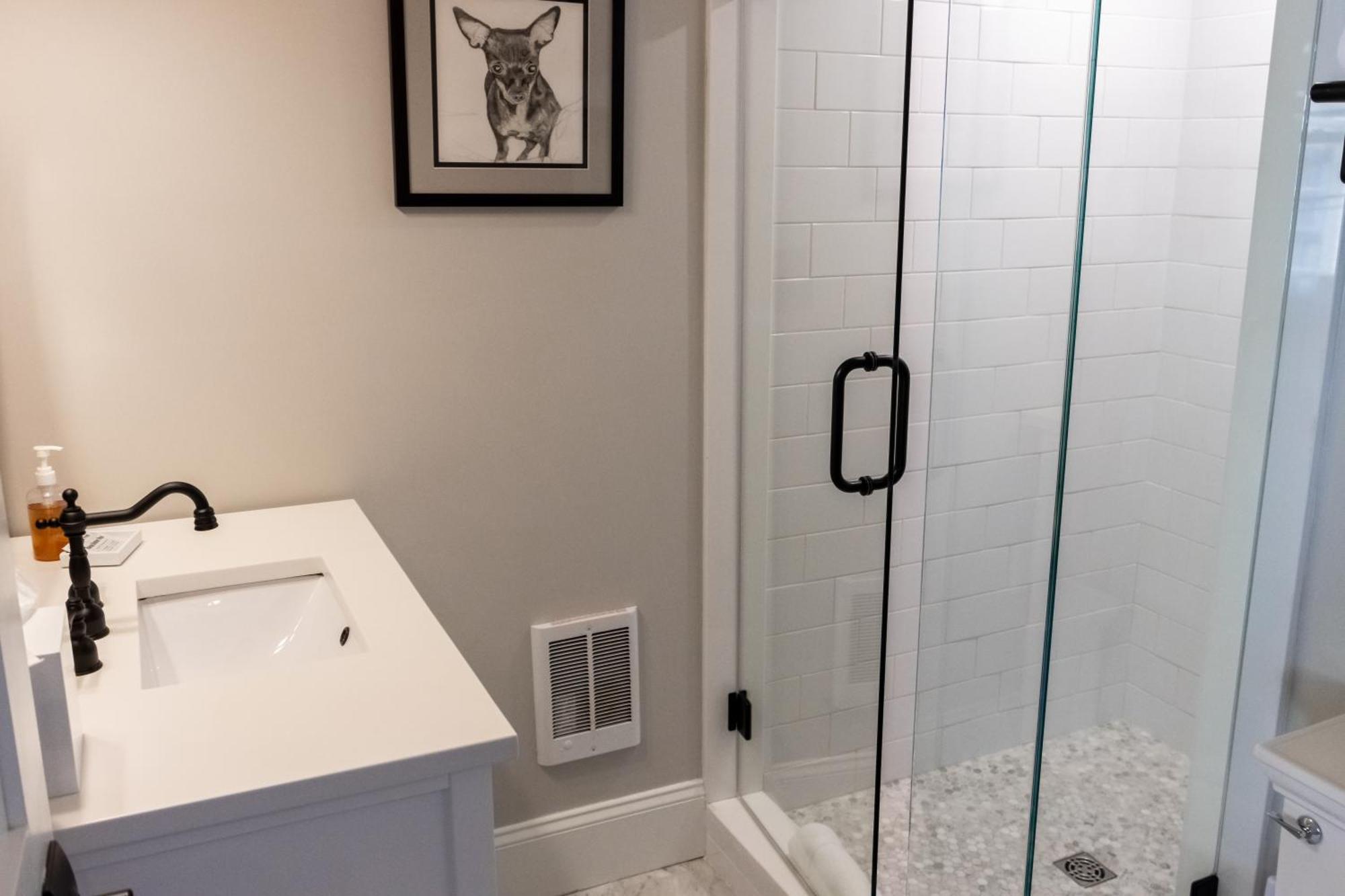 Paws On Pelham (adults Only) Bed & Breakfast