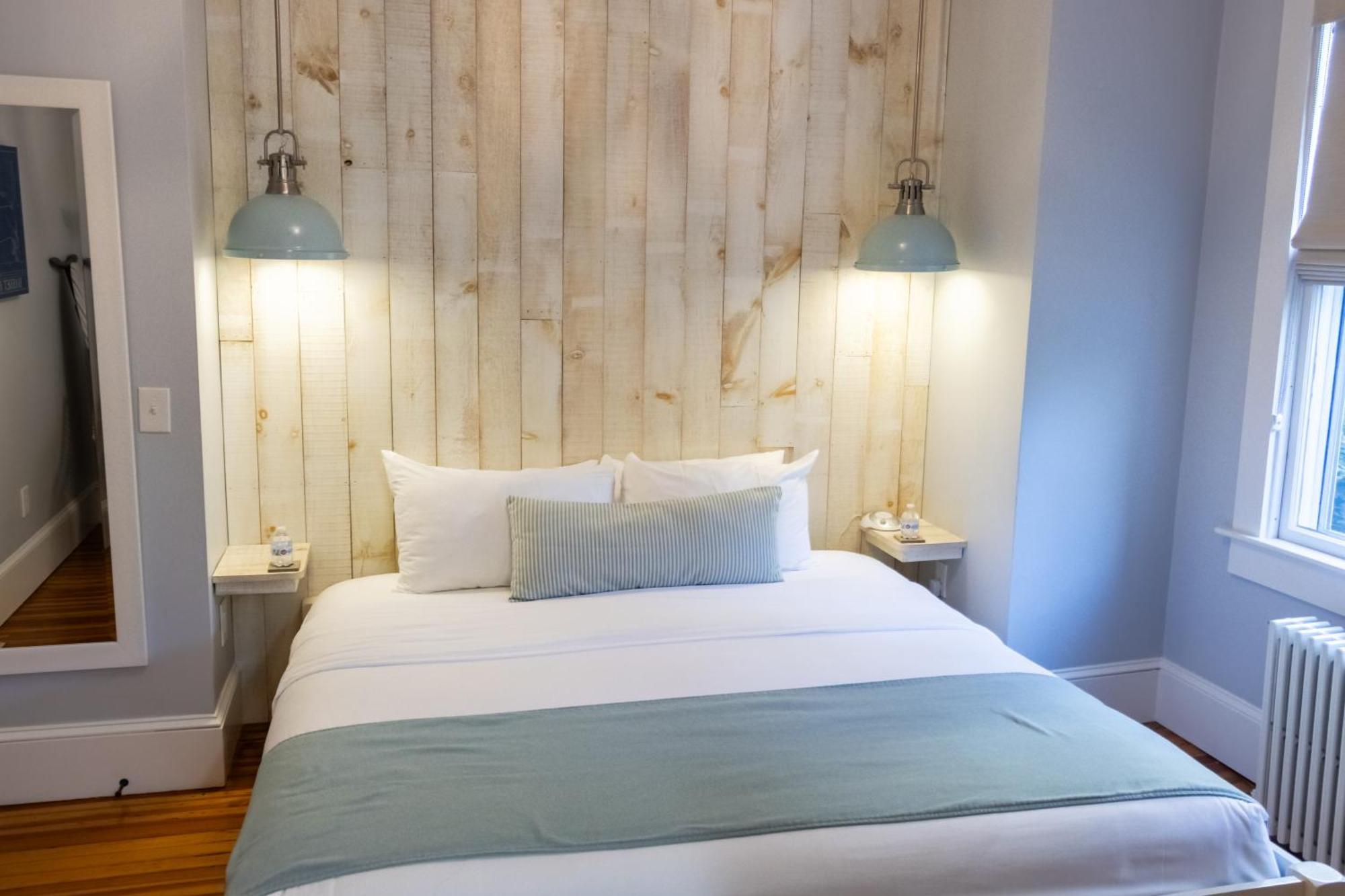 Paws On Pelham (adults Only) Bed & Breakfast Newport
