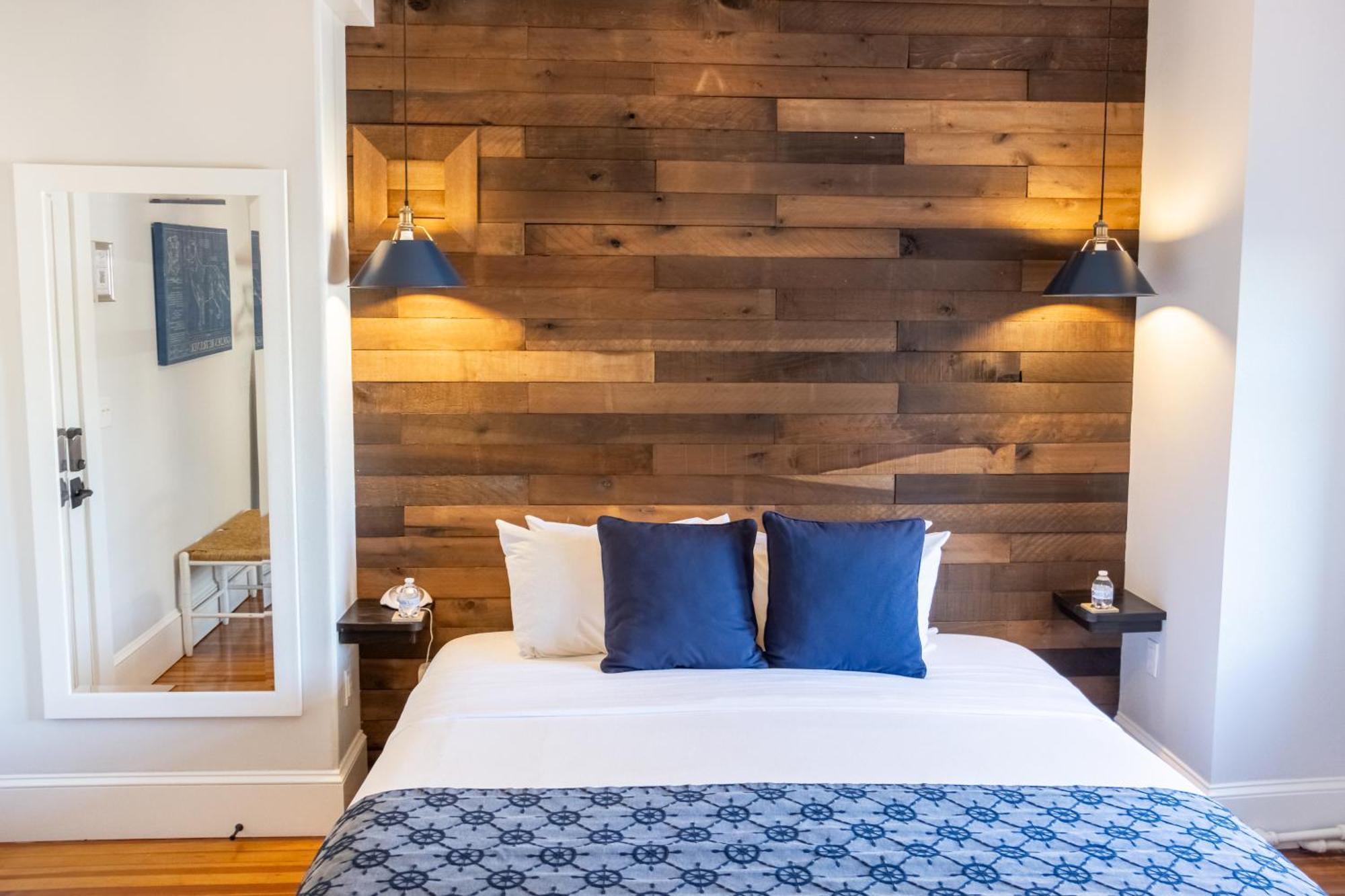 Paws On Pelham (adults Only) Bed & Breakfast