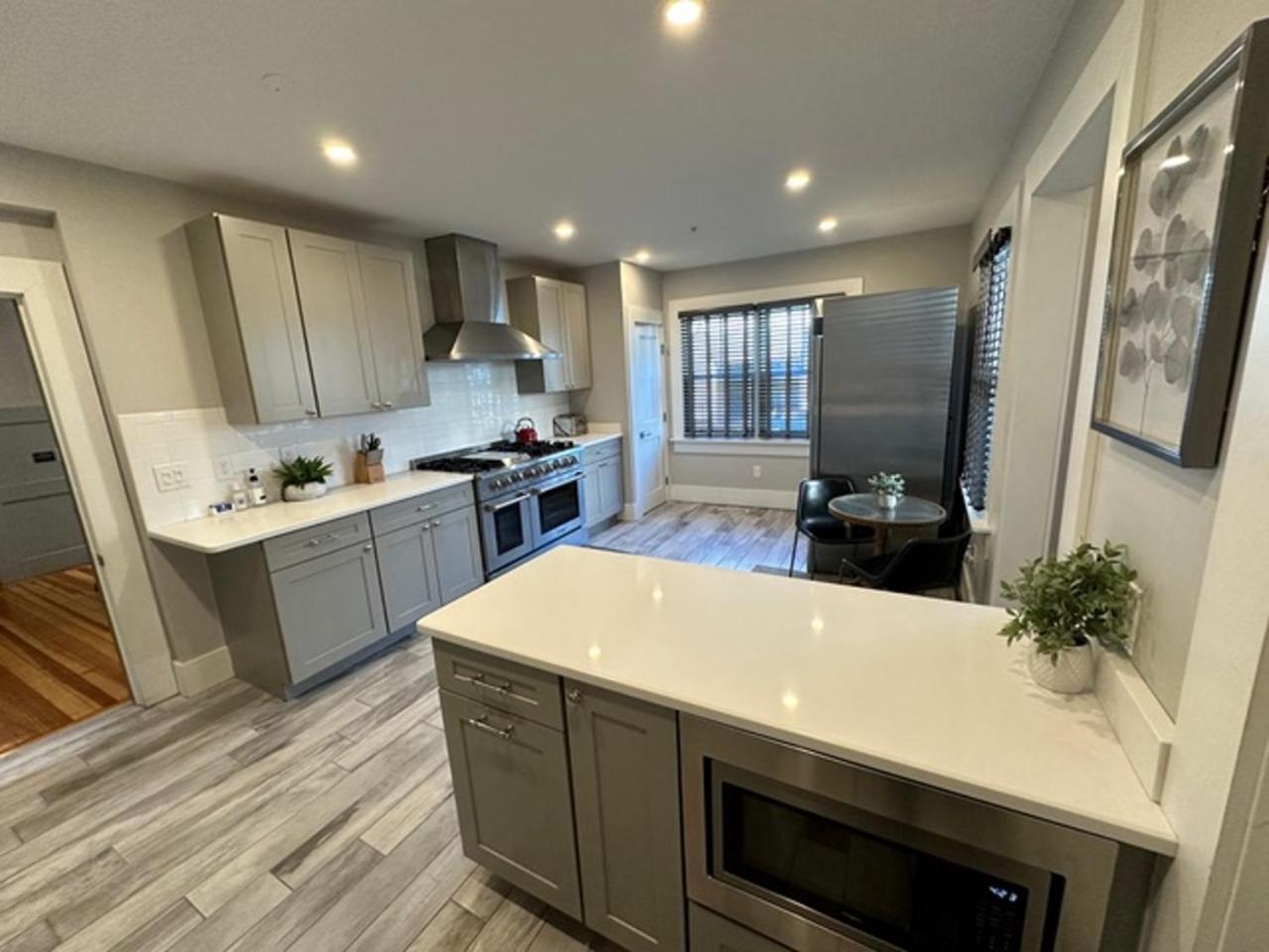 Entire Modern 7 Unit 7 Bath Boutique * Newport