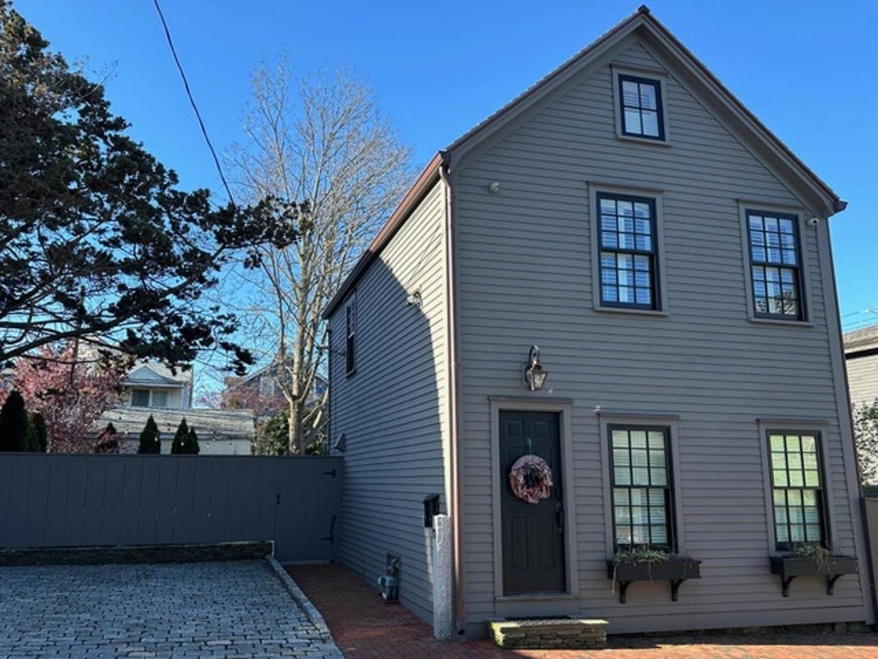 Holiday home Beautifully Renovated 2 Bed 2 Bath Private *