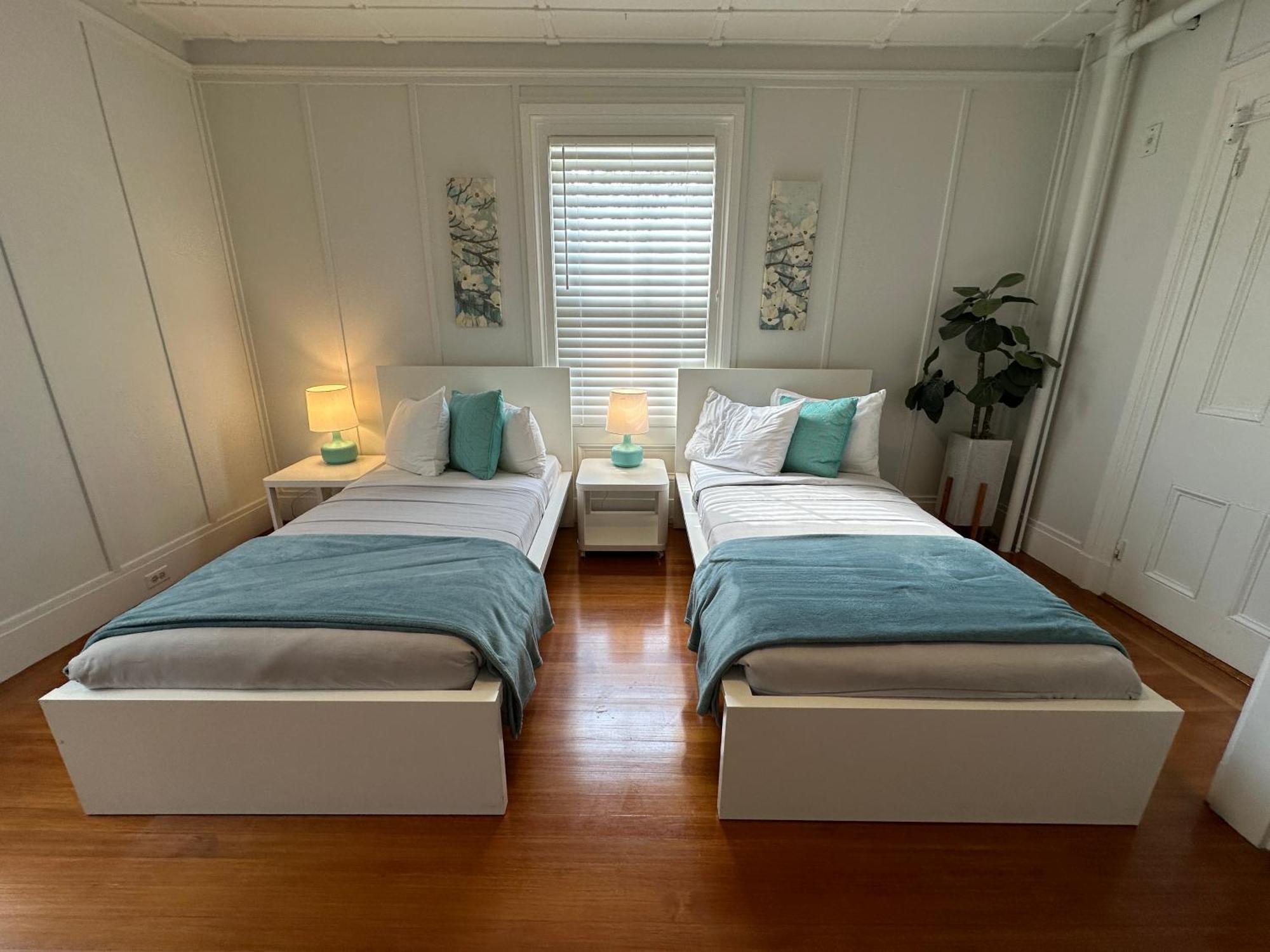 Entire Charming Victorian Downtown Hotel *