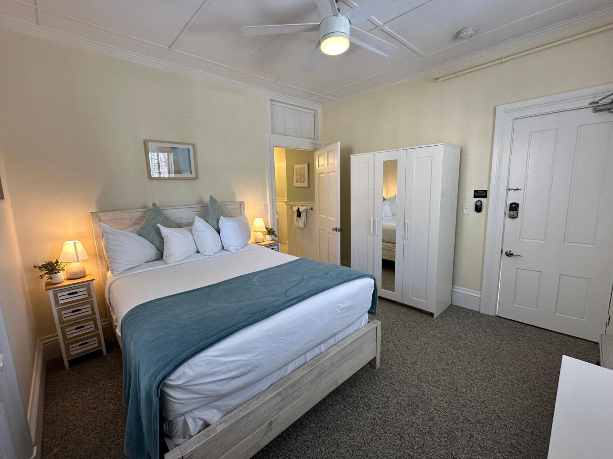 Hotel Entire Charming Victorian Downtown *