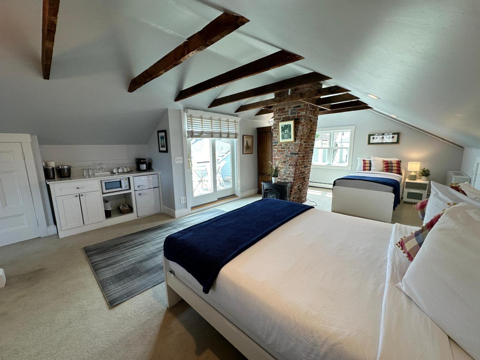 Entire Charming Victorian Downtown Hotel Newport