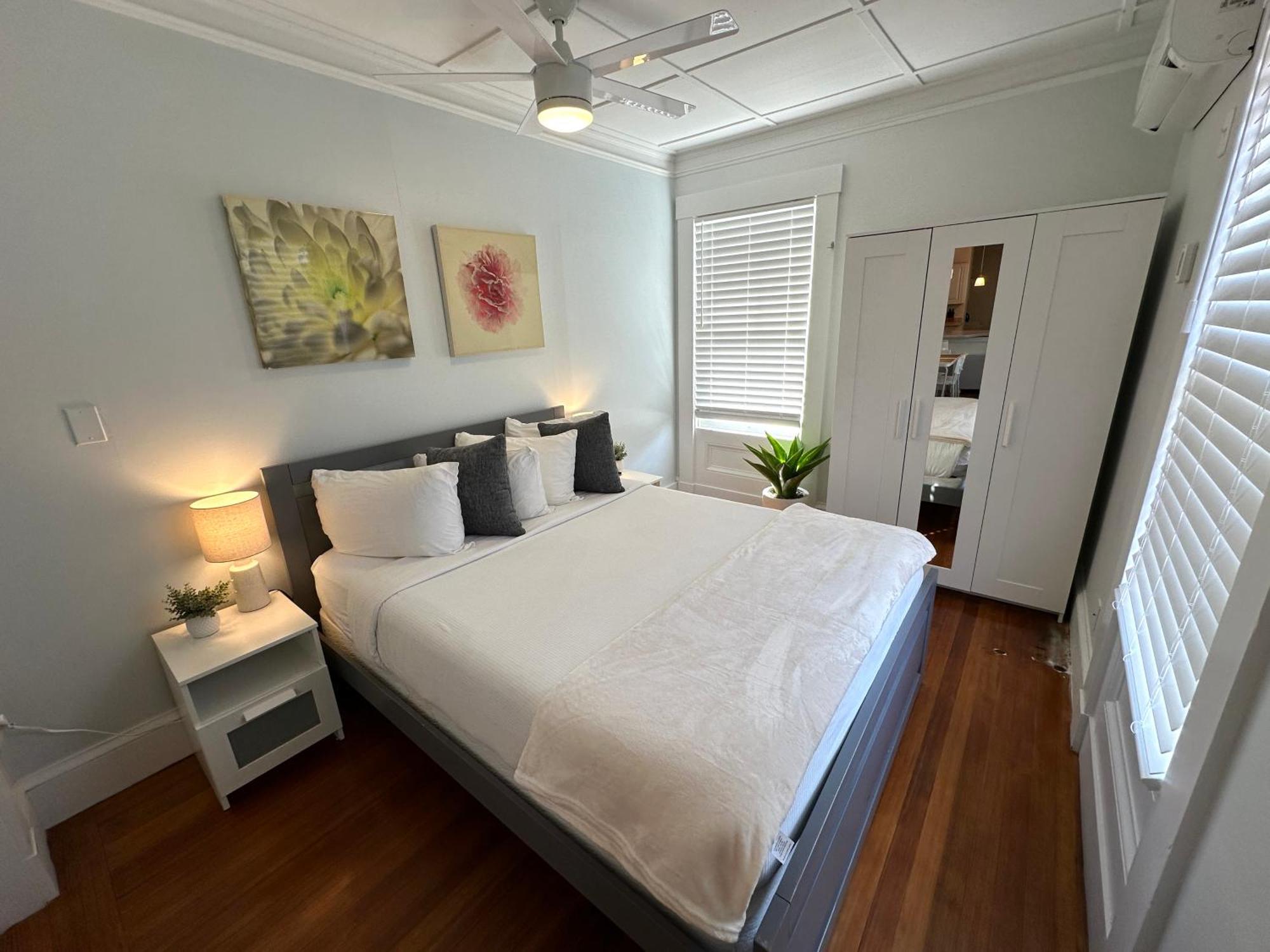 Entire Charming Victorian Downtown Hotel *