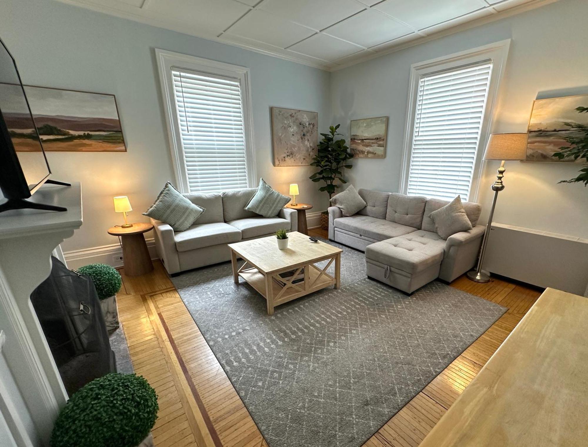 Hotel Entire Charming Victorian Downtown *