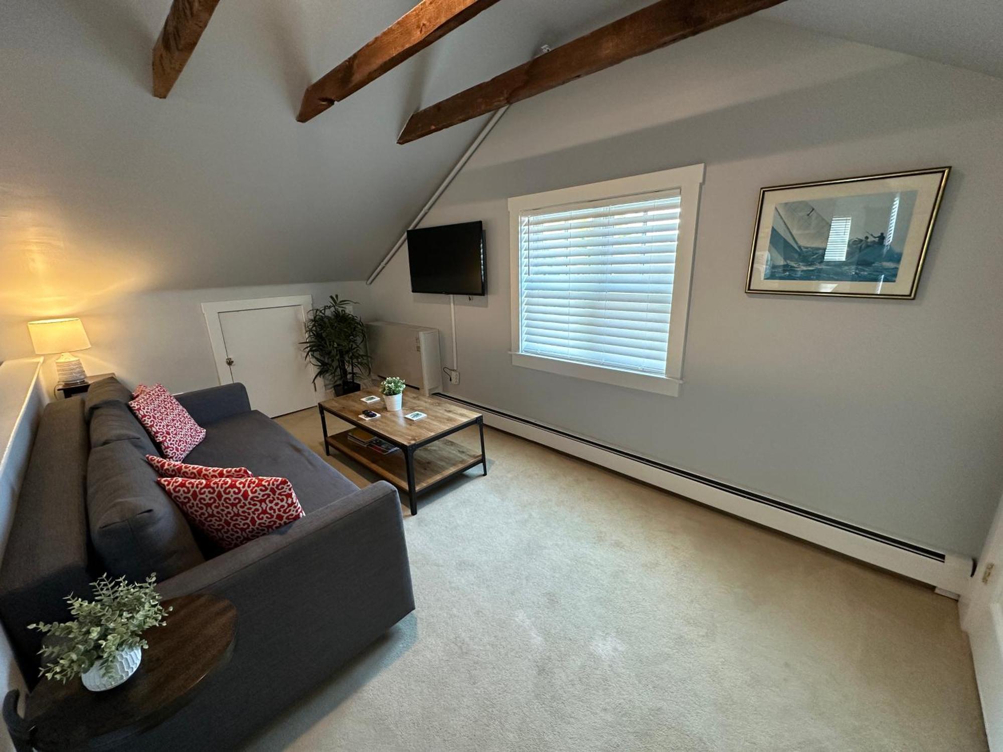 Entire Charming Victorian Downtown Hotel Newport