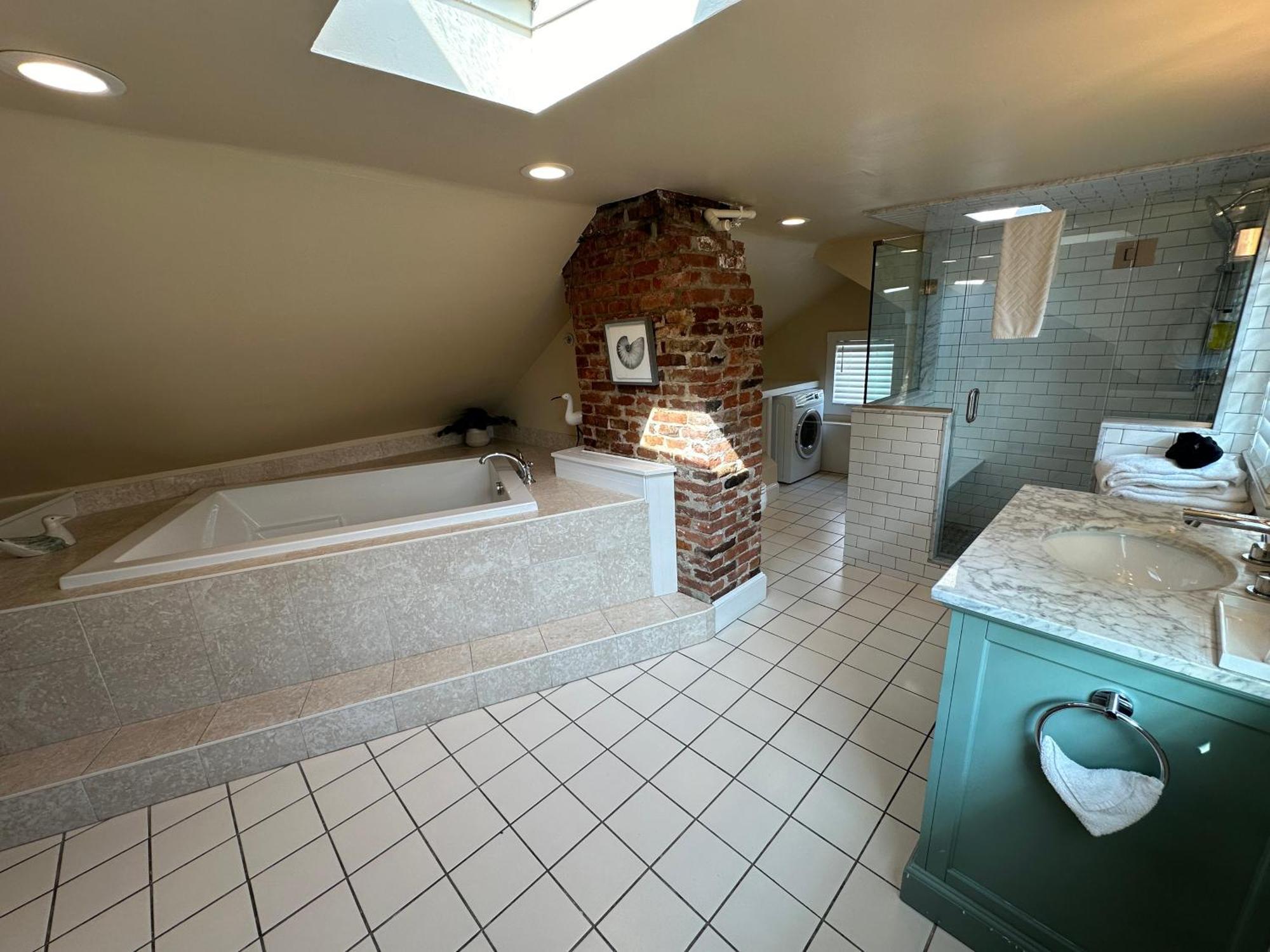 Hotel Entire Charming Victorian Downtown Newport